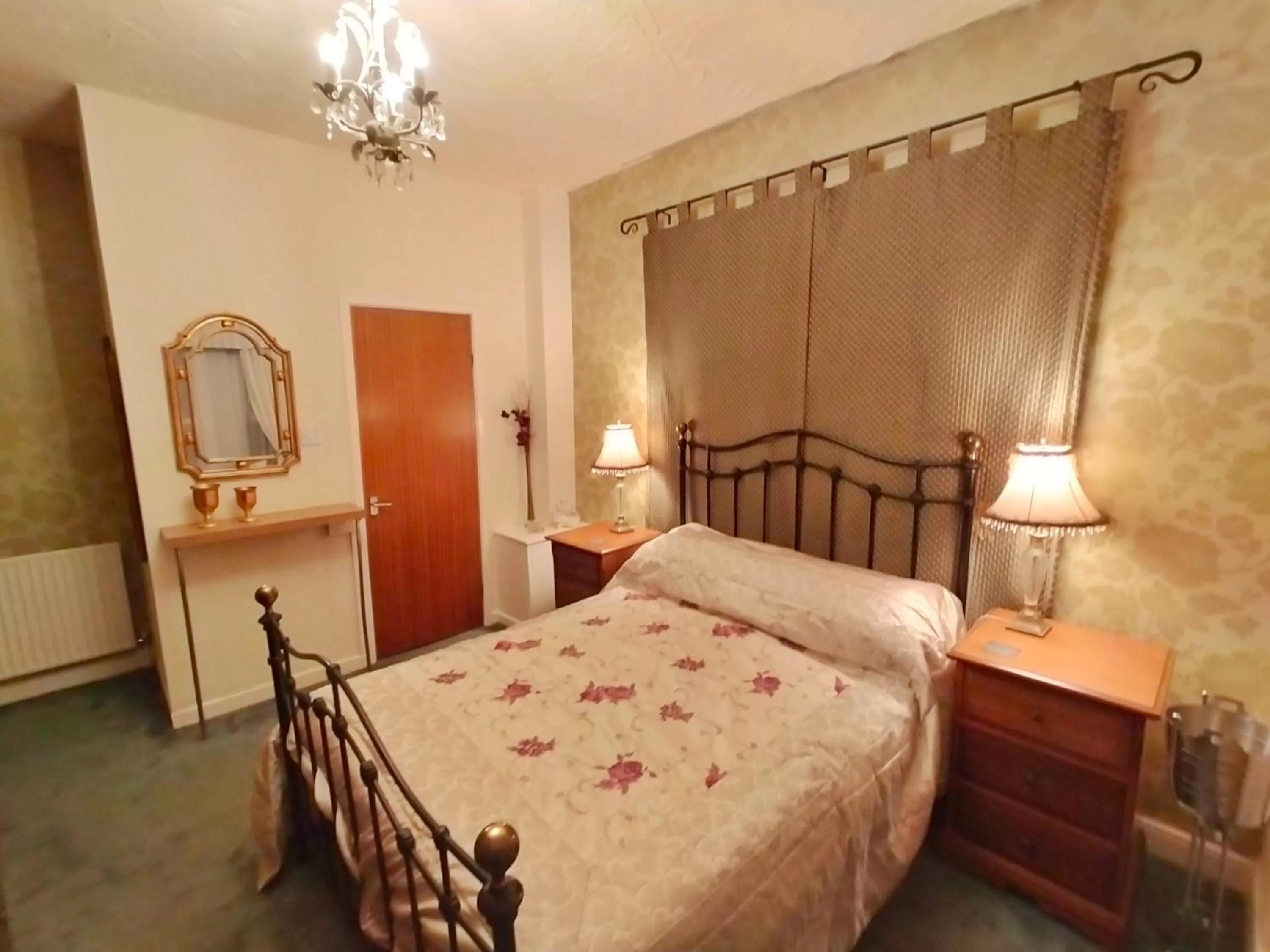 Bed in Hotel Babylon