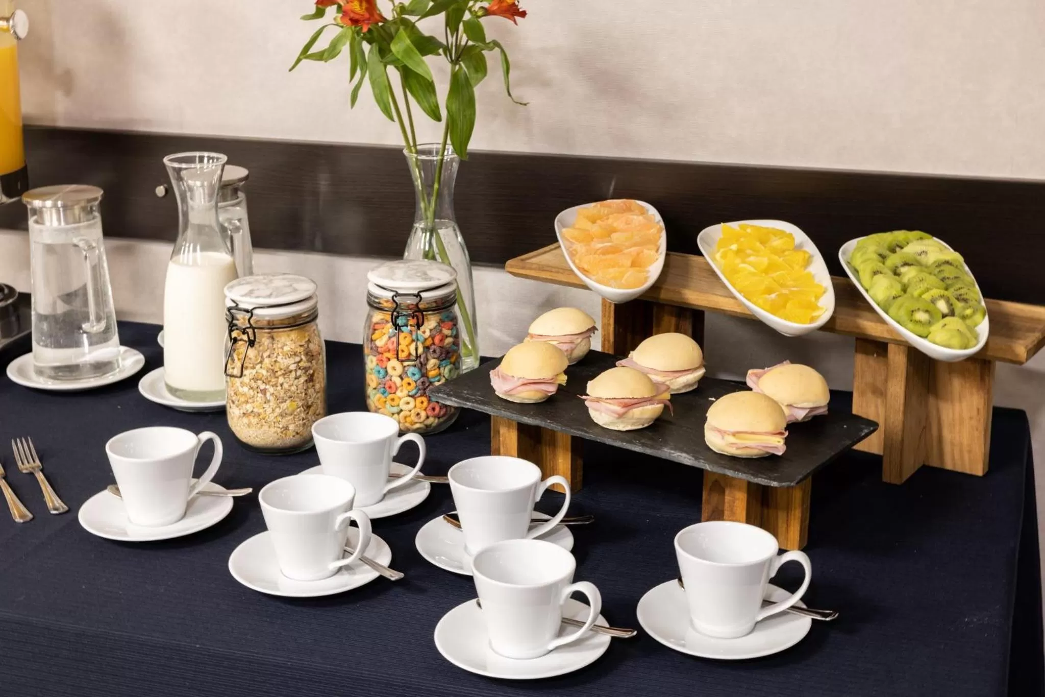 Meeting/conference room in Holiday Inn Express Puerto Madero by IHG