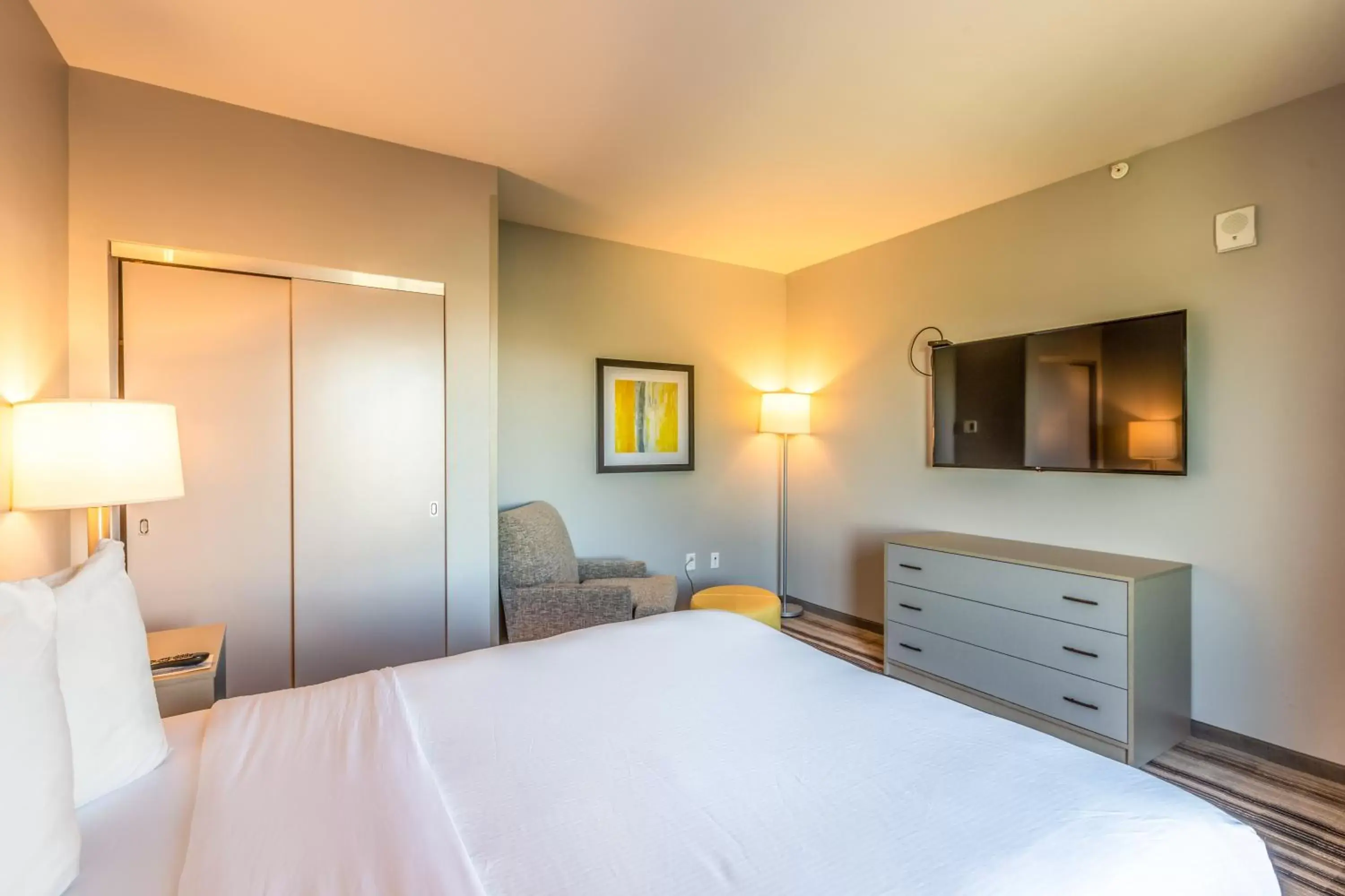 1 Queen Bed, One-Bedroom, Suite, Non-Smoking in Hawthorn Extended Stay by Wyndham Loveland 1 Queen Bed, One-Bedroom, Suite, Non-Smoking in Hawthorn Extended Stay by Wyndham Loveland