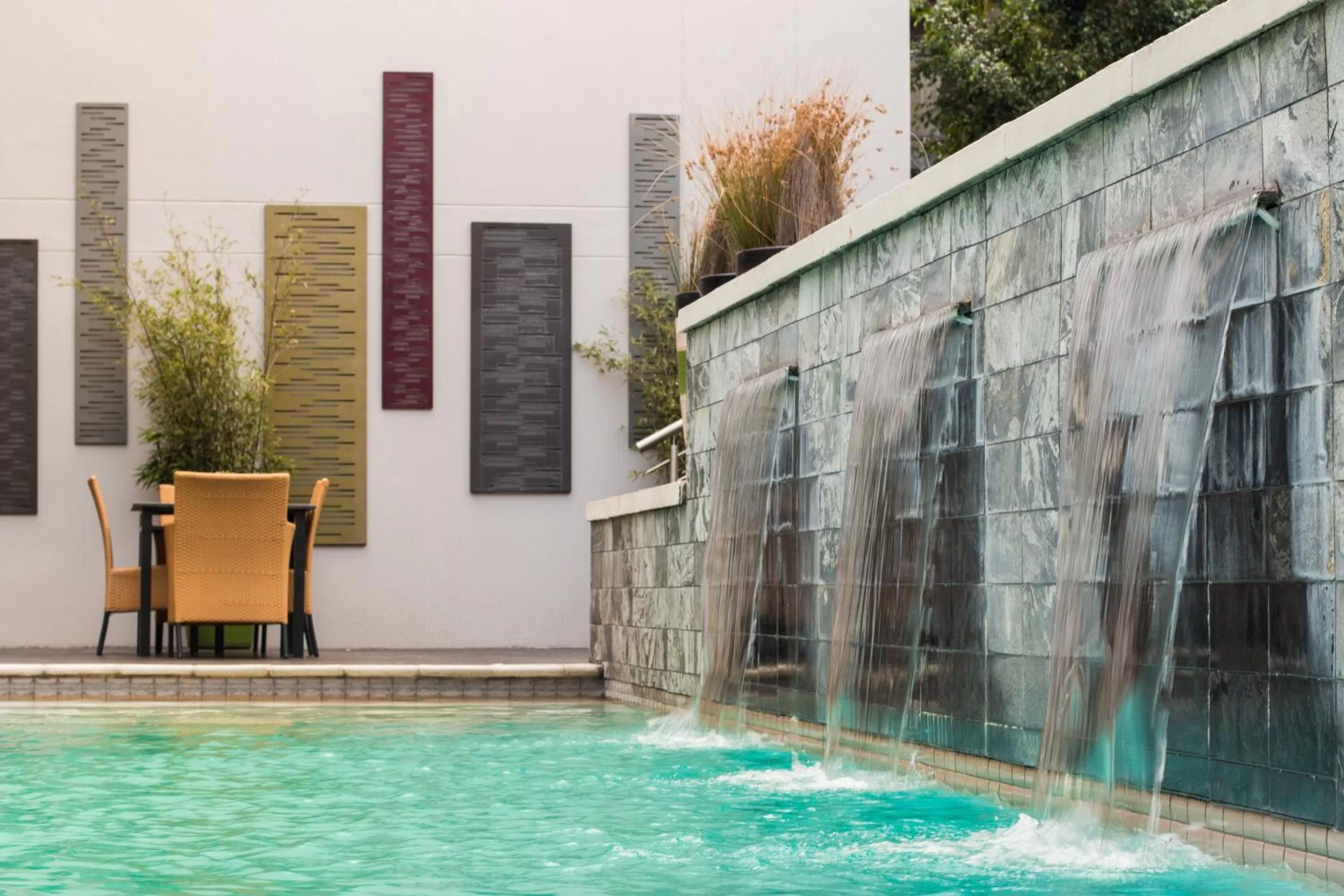 Swimming pool in City Lodge Hotel at OR Tambo International Airport