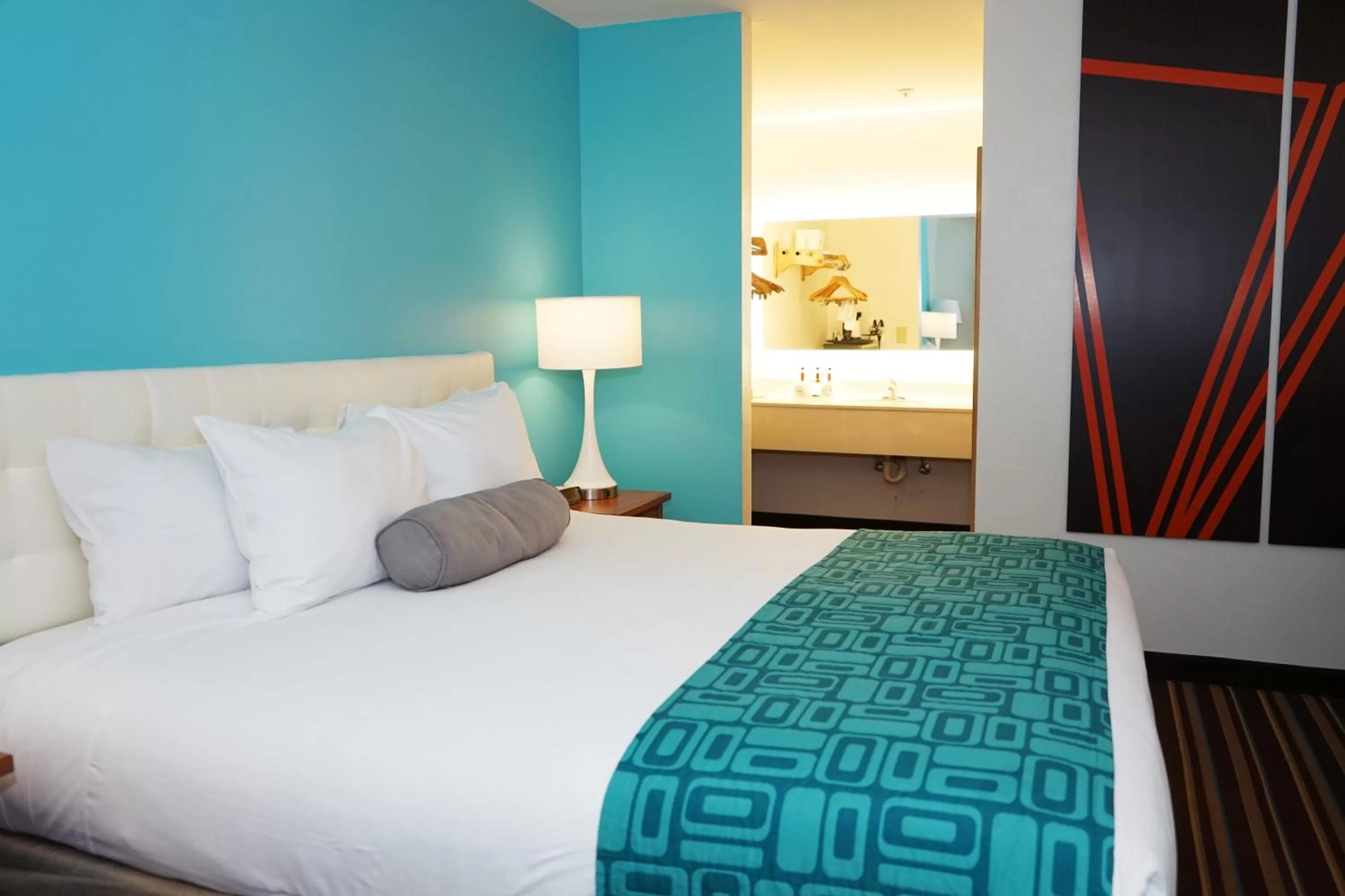 Bed in Howard Johnson by Wyndham Salinas