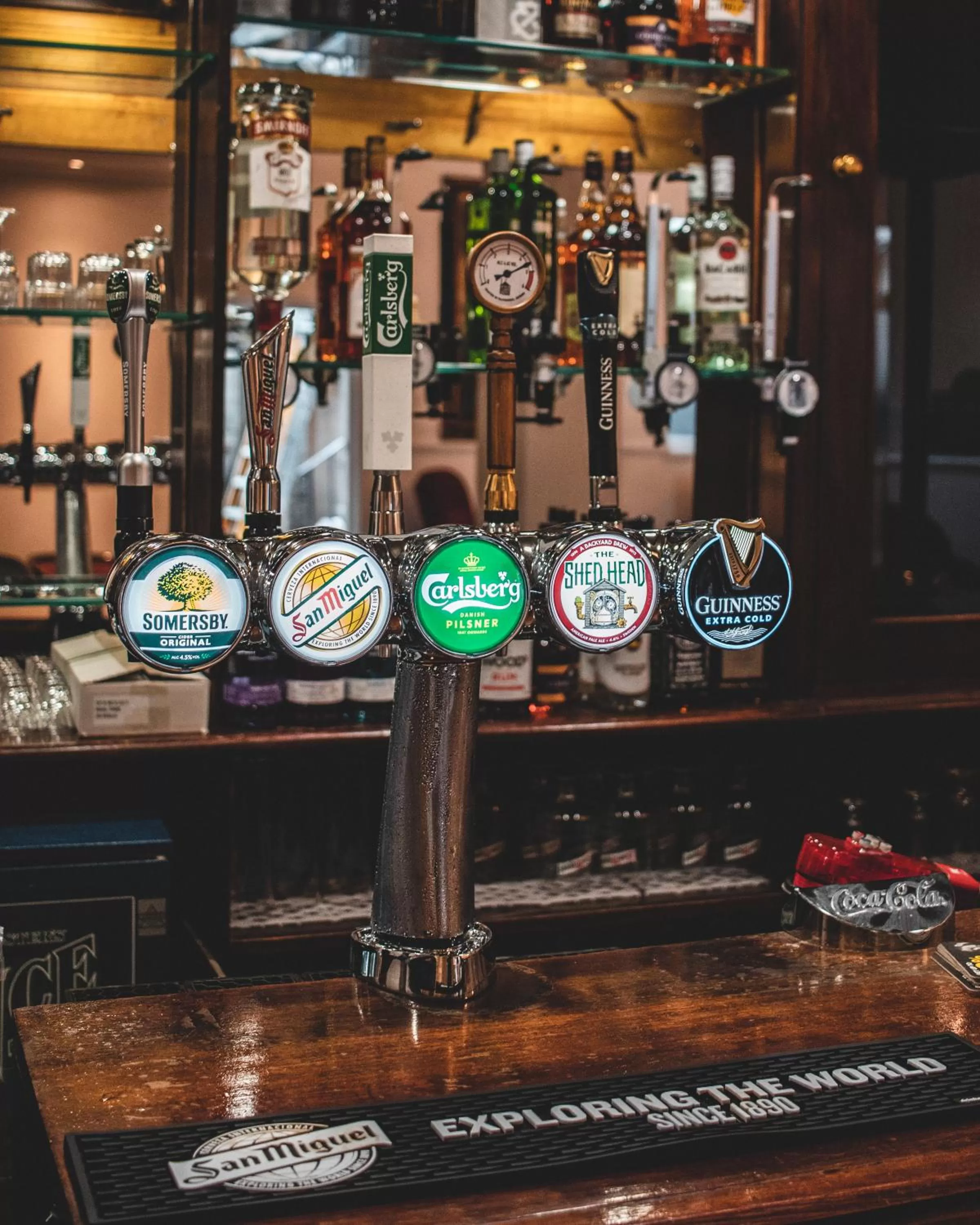 Lounge or bar in Keppels Head Hotel