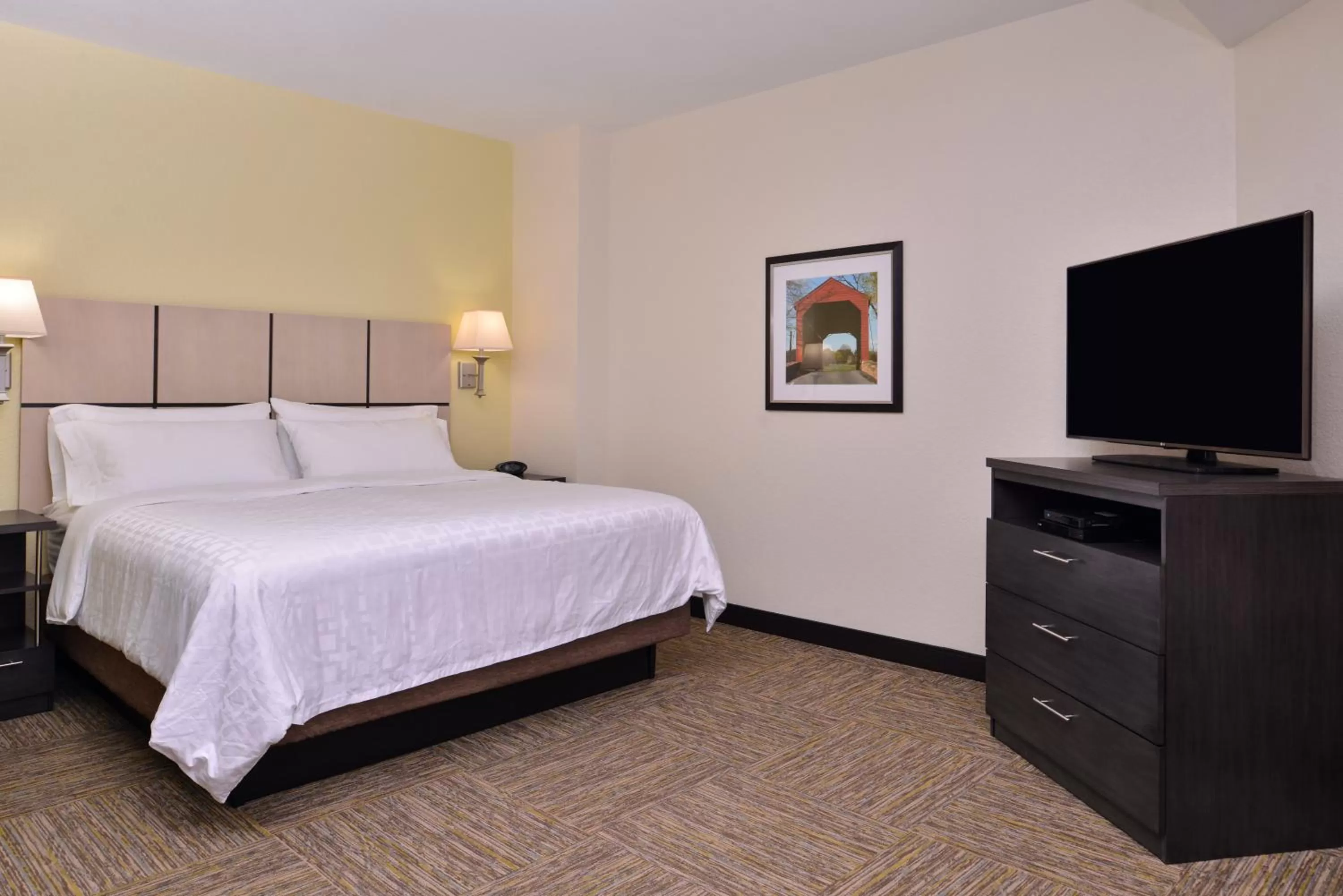 Photo of the whole room, Bed in Candlewood Suites Terre Haute by IHG