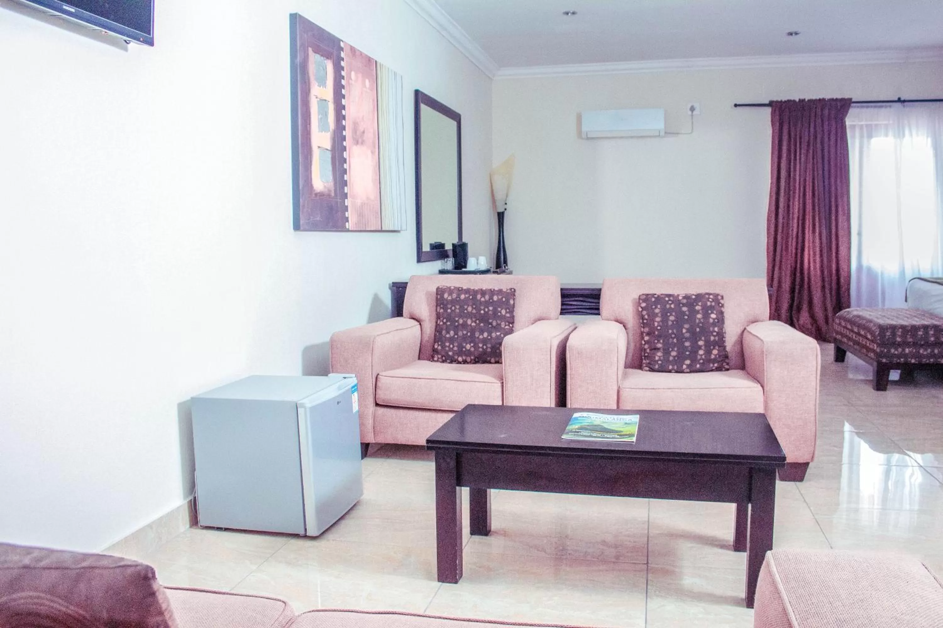 Seating area in Coyotes Hotel & Conference Centre