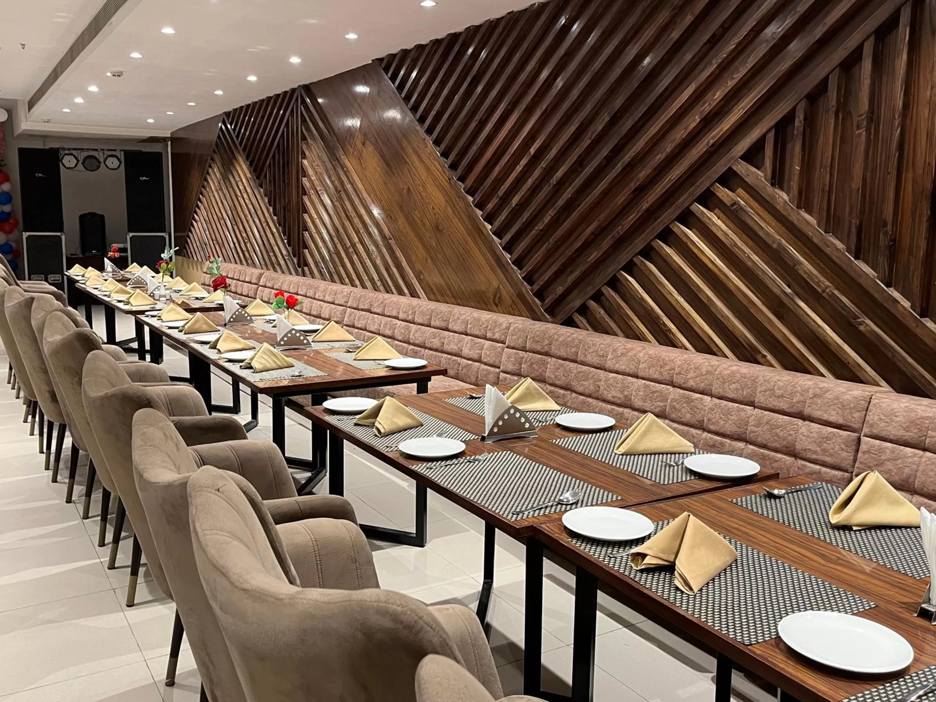 Restaurant/places to eat in RRV Hotel