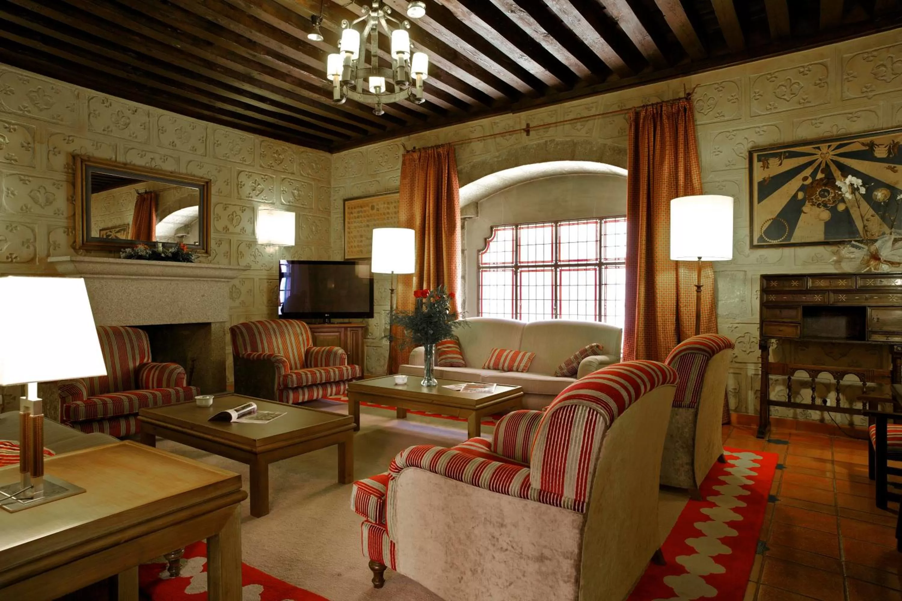 Communal lounge/ TV room in Parador de Ávila