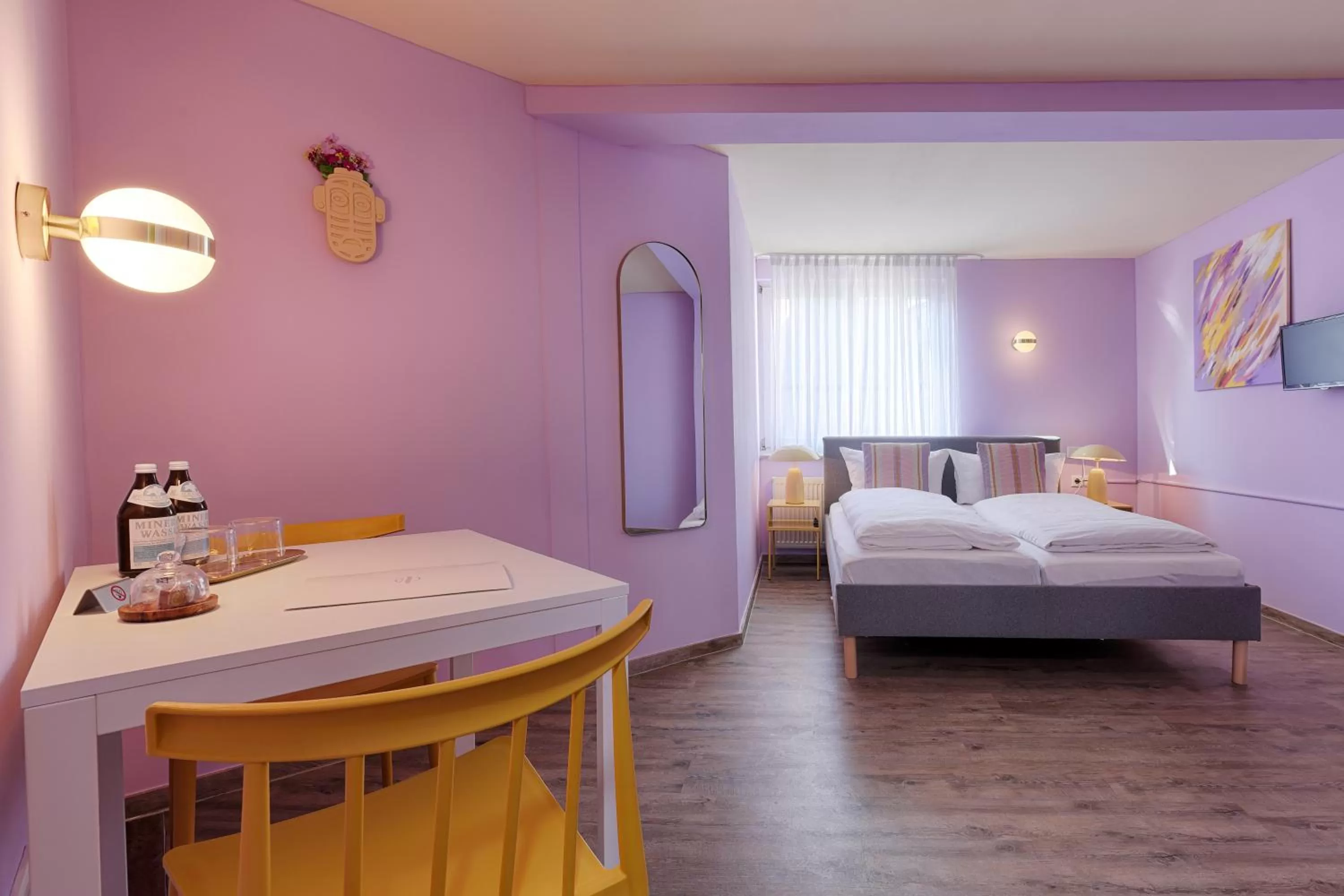 Photo of the whole room, Bed in Hotel Kunterbunt - by homekeepers
