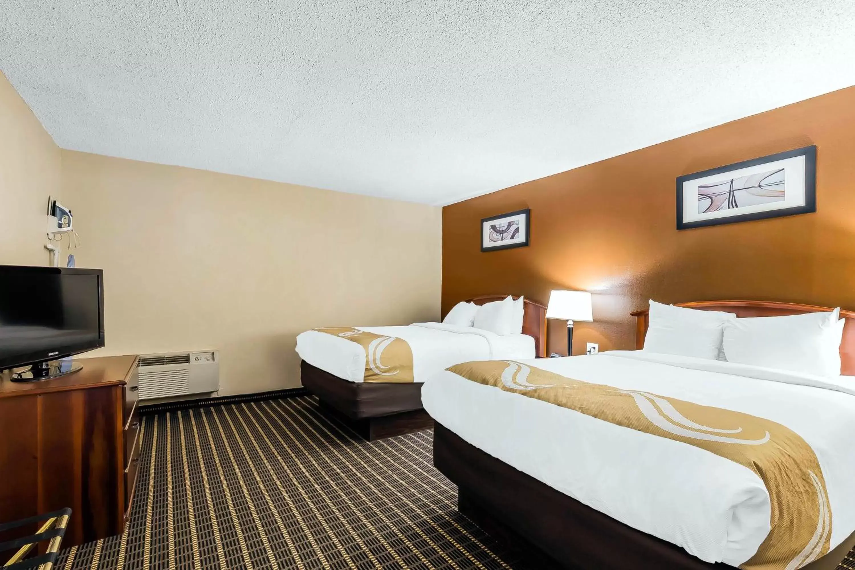 Queen Room with Two Queen Beds - Non-Smoking/Pet Friendly in Quality Inn & Suites Sevierville - Pigeon Forge Queen Room with Two Queen Beds - Non-Smoking/Pet Friendly in Quality Inn & Suites Sevierville - Pigeon Forge