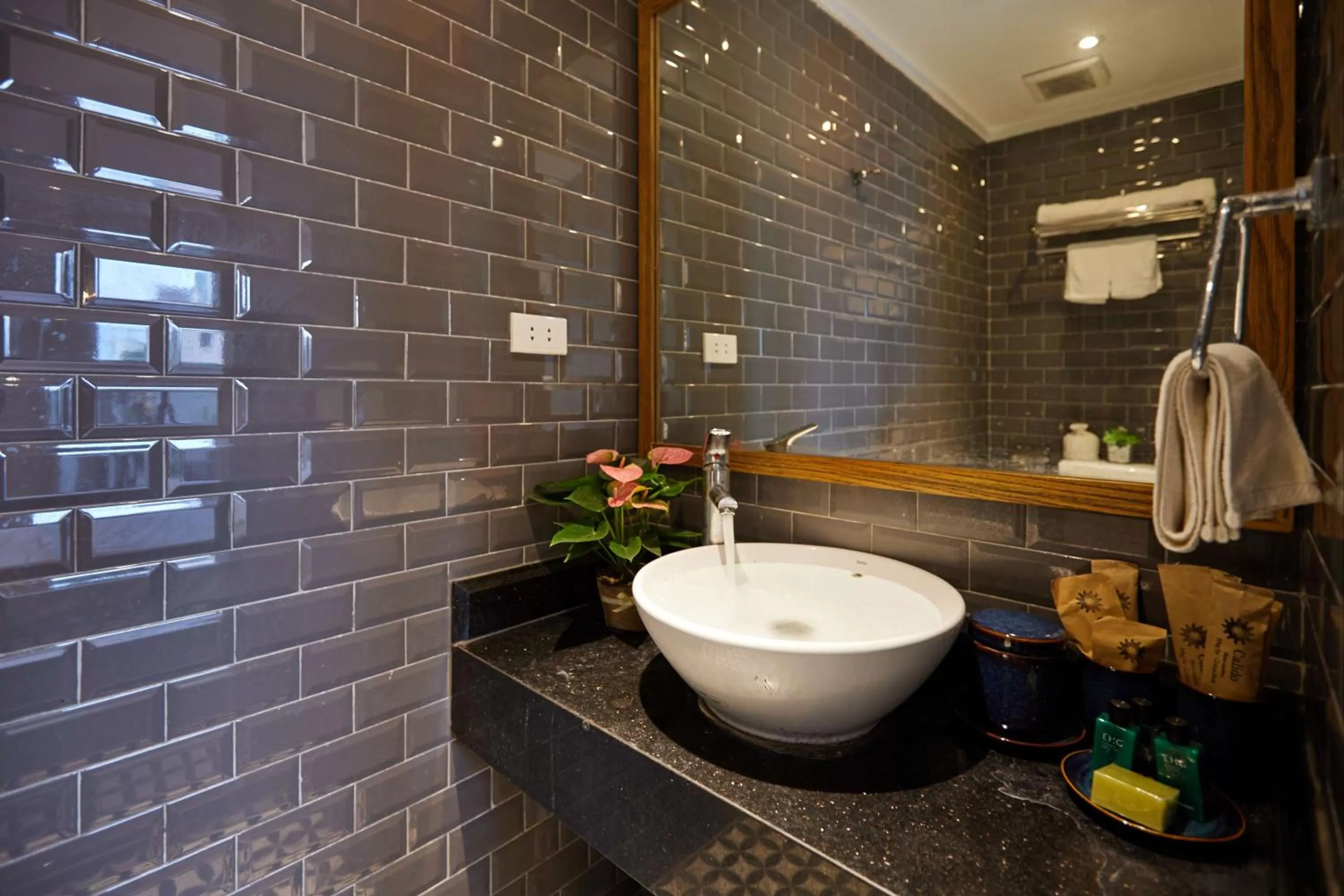 Bathroom in HaNoi Calido Hotel