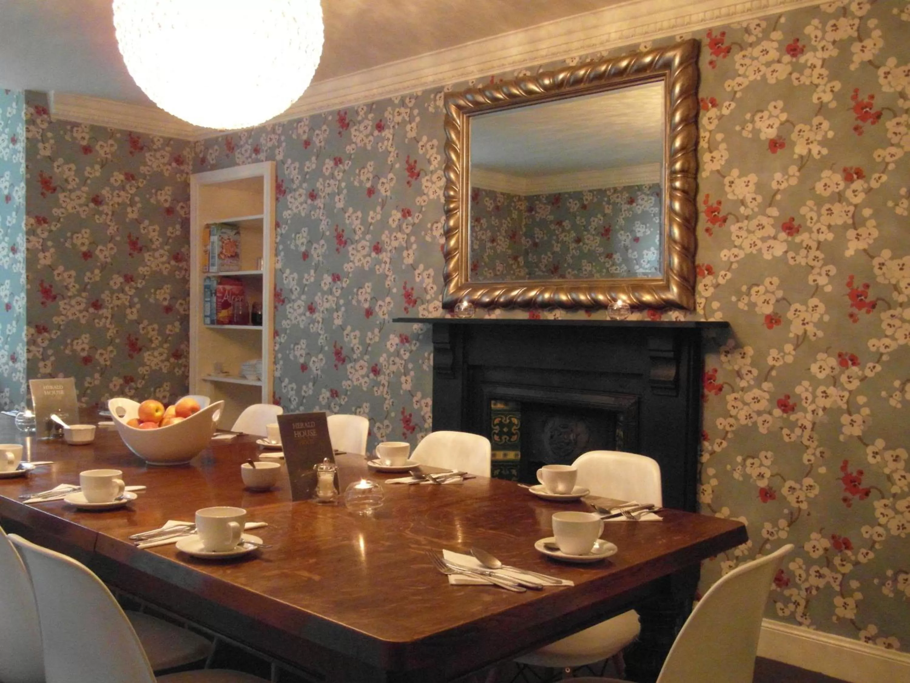 Restaurant/places to eat in Brooks Hotel