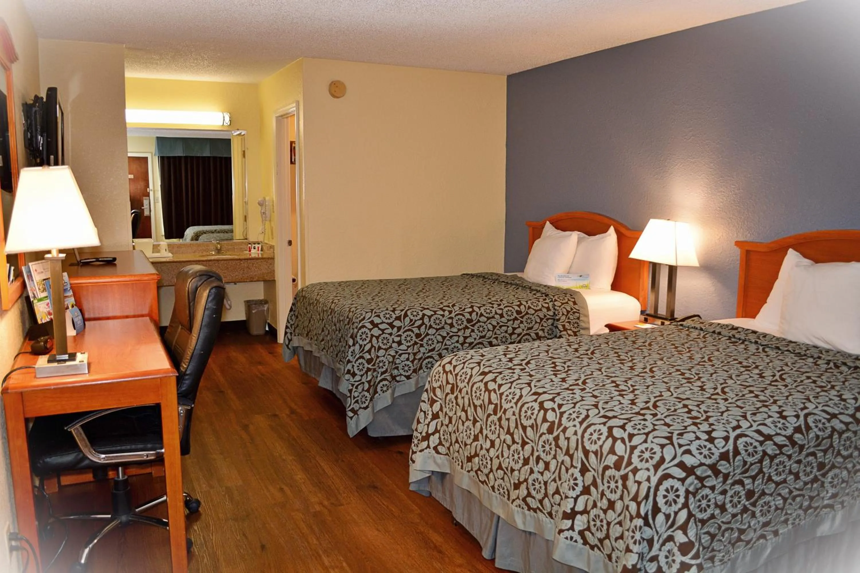 Bedroom, Bed in Days Inn by Wyndham Jacksonville NC