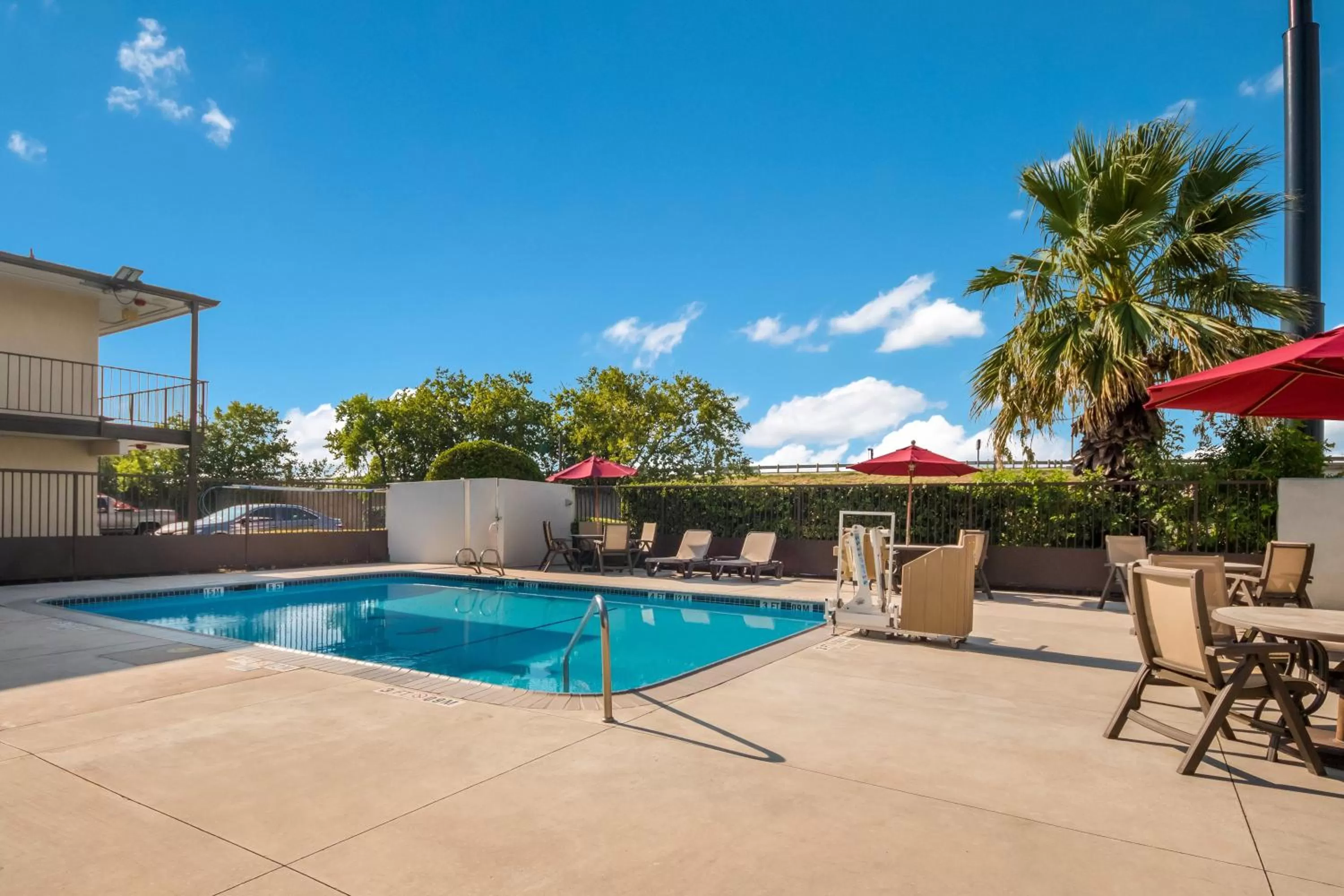 Swimming pool in Red Roof Inn San Antonio E - Frost Bank Center