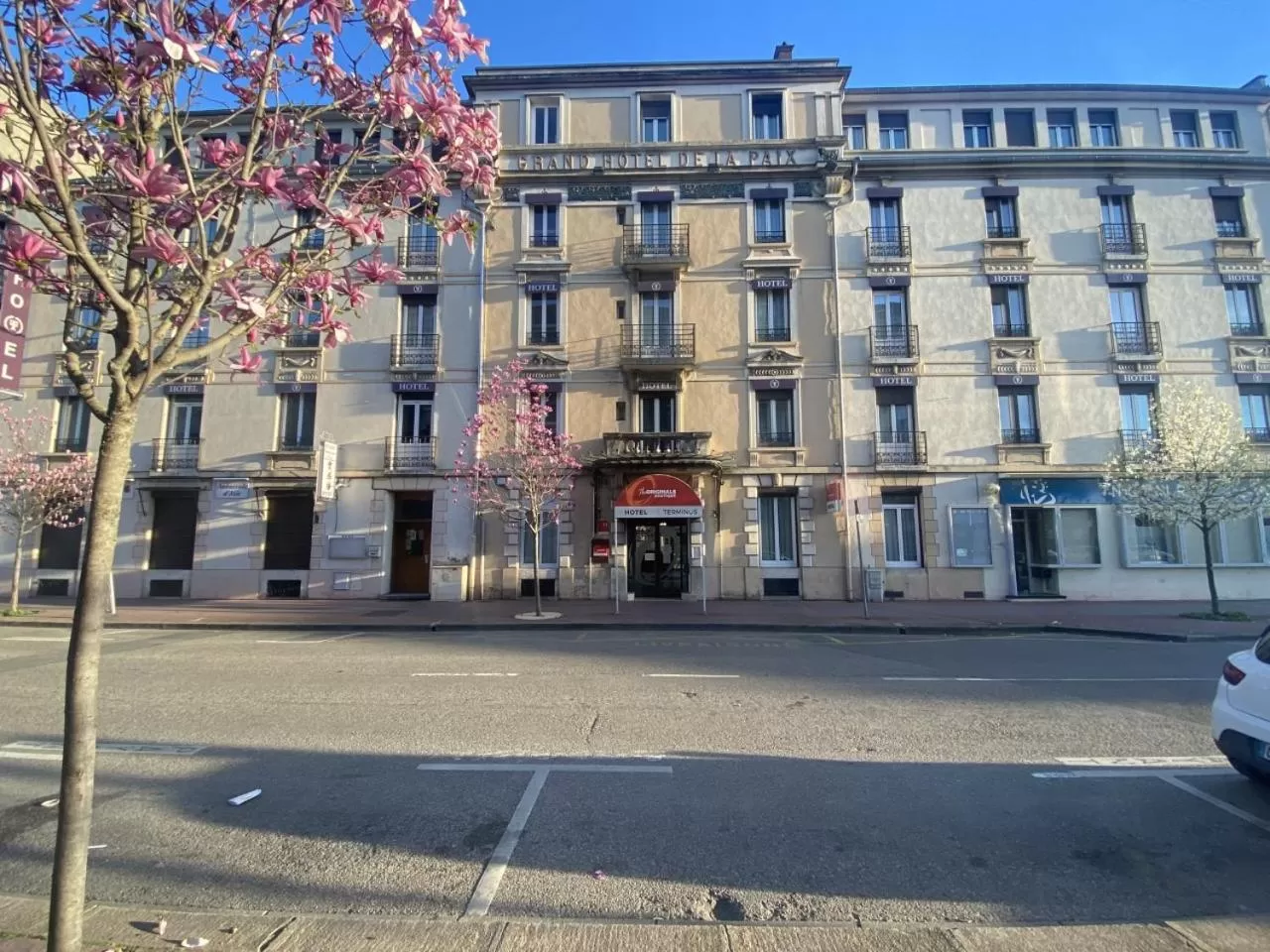 Property building in The Originals Boutique, Hôtel Terminus, Bourg-en-Bresse Gare