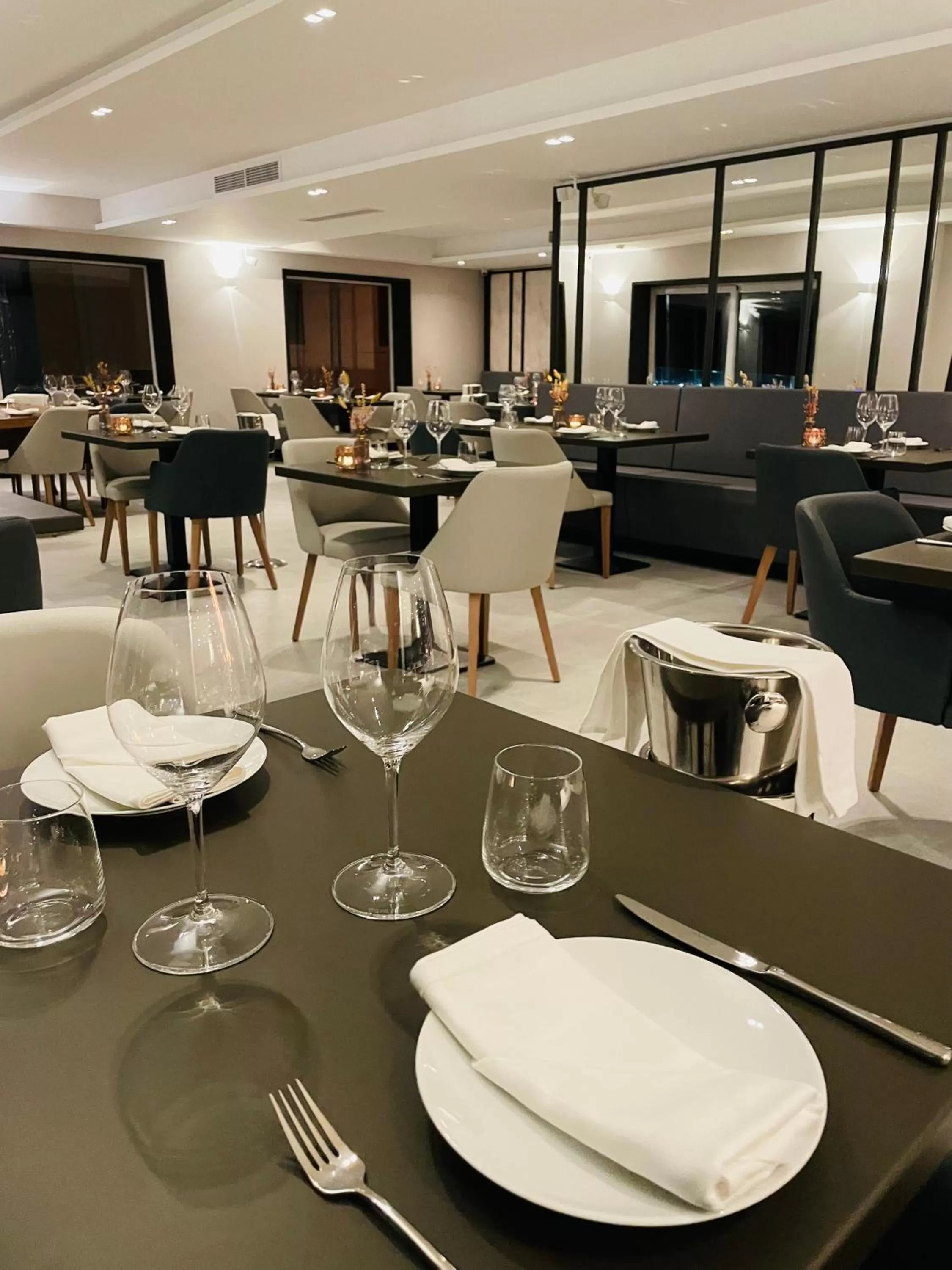 Restaurant/places to eat in Hotel VIU57