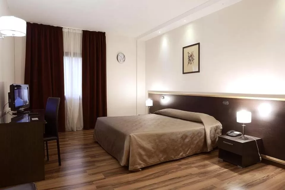 Photo of the whole room, Bed in Forum Palace Hotel