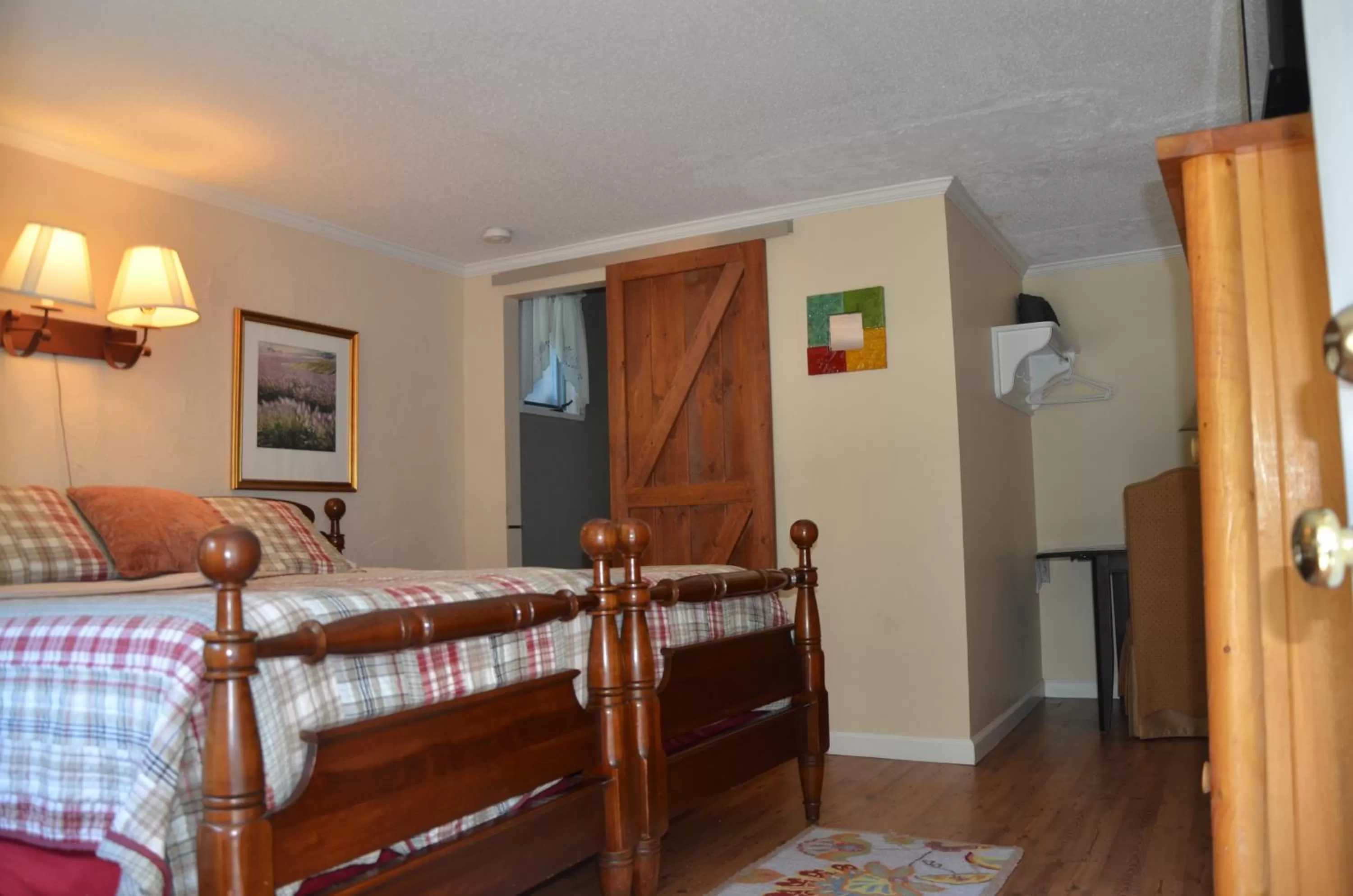 Photo of the whole room, Seating Area in Cornwall Inn