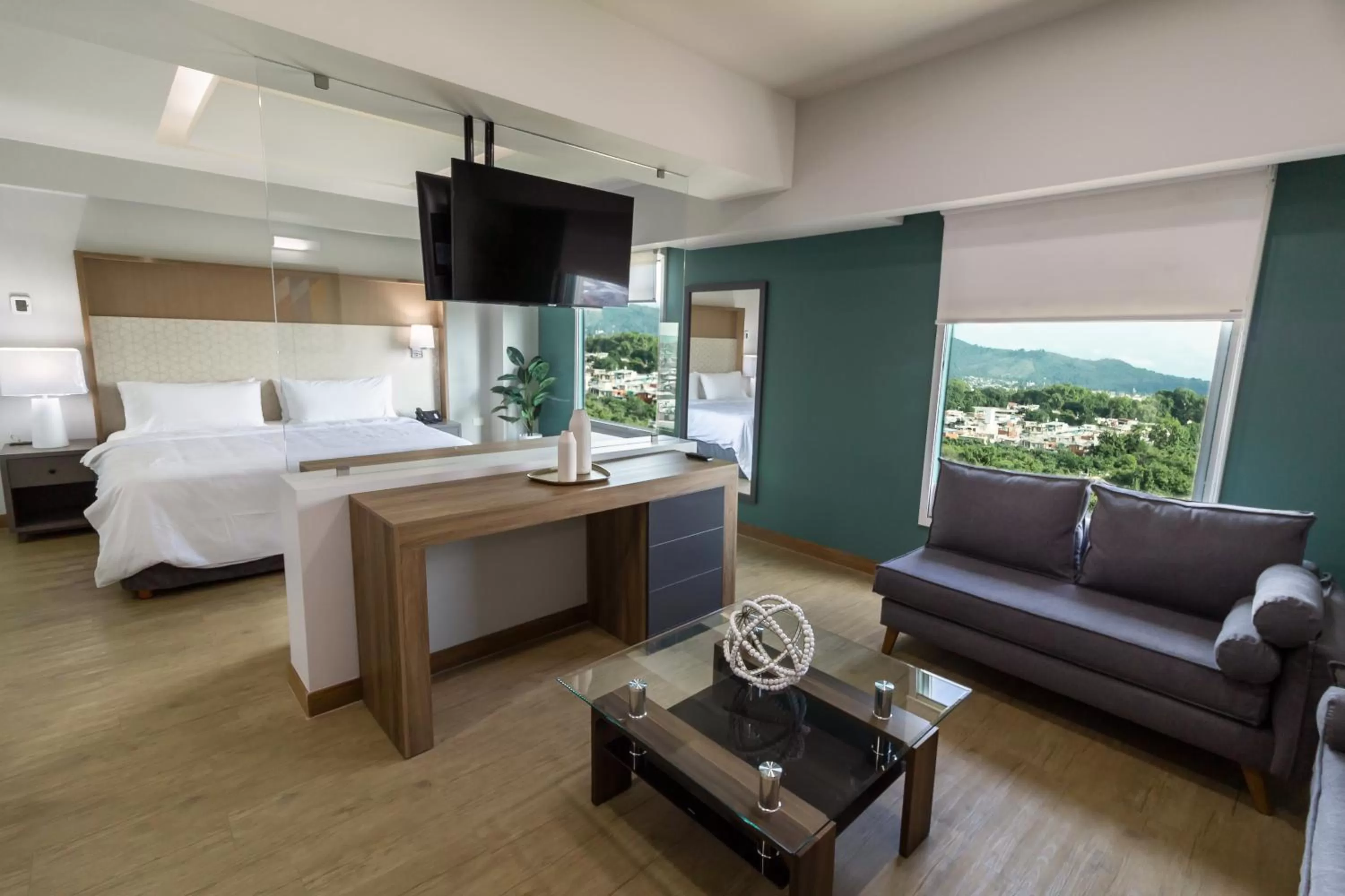 TV and multimedia, Bed in Holiday Inn Uruapan by IHG