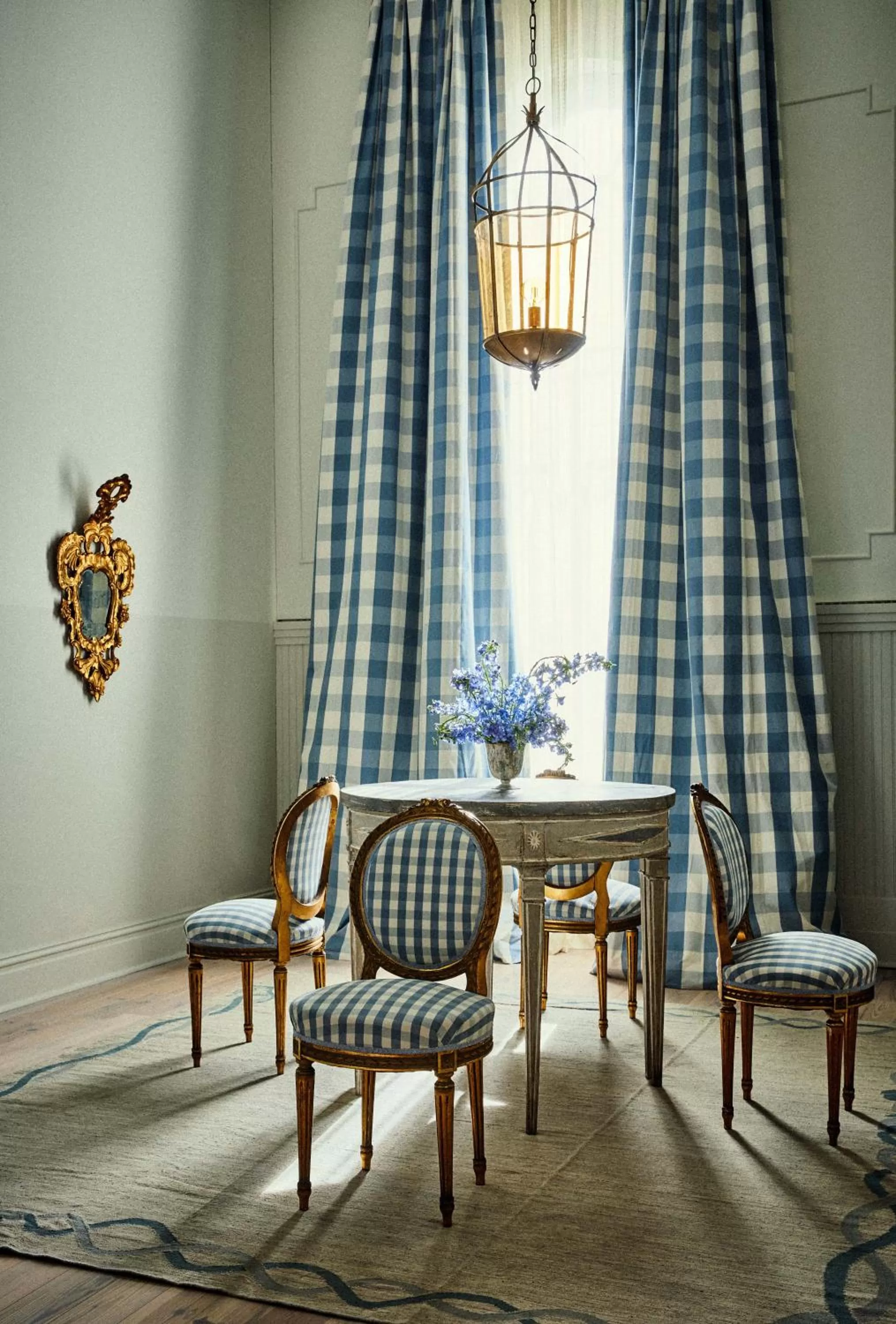 Living room in Hotel Peter and Paul, an Ash Hotel