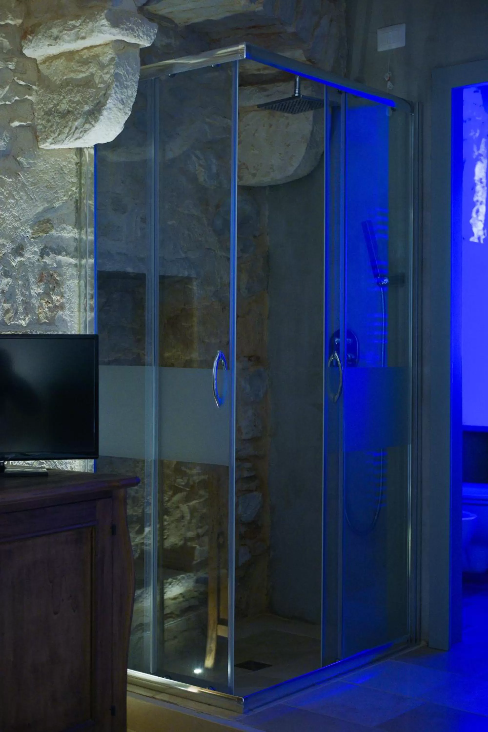 Shower in Graffiti Living - Affittacamere