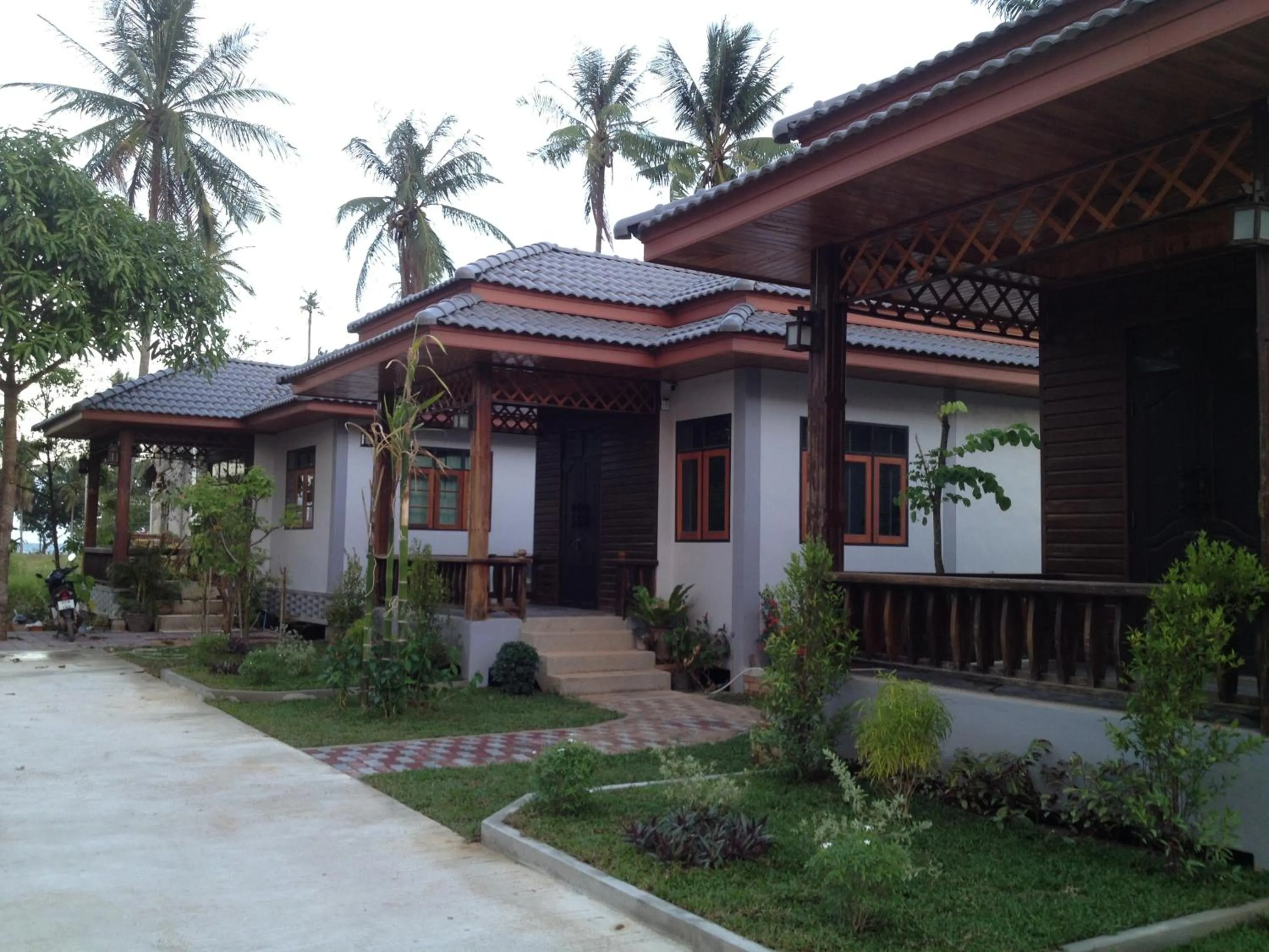 Property building in Khum Laanta Resort - SHA Extra Plus
