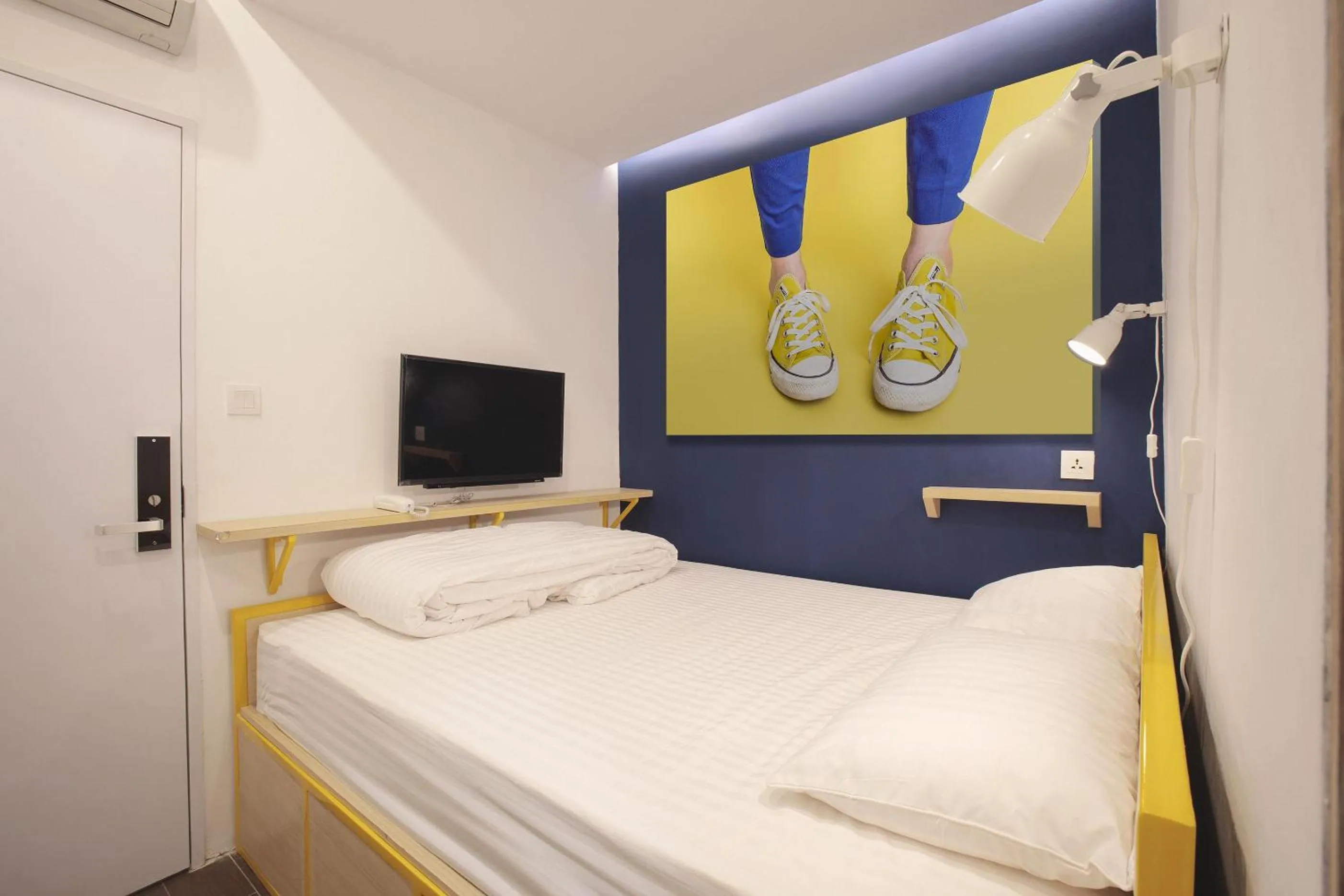 Photo of the whole room, Bed in Konko Hostel Jakarta