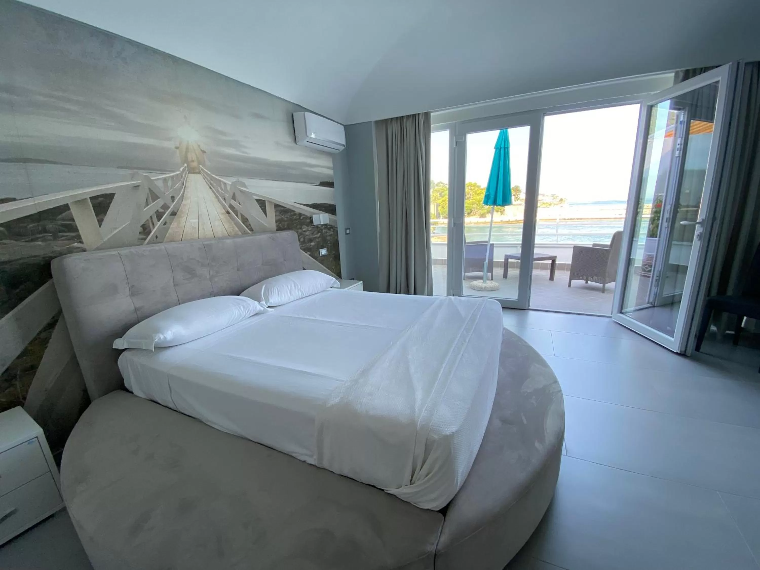 Bedroom in Clipper Suite