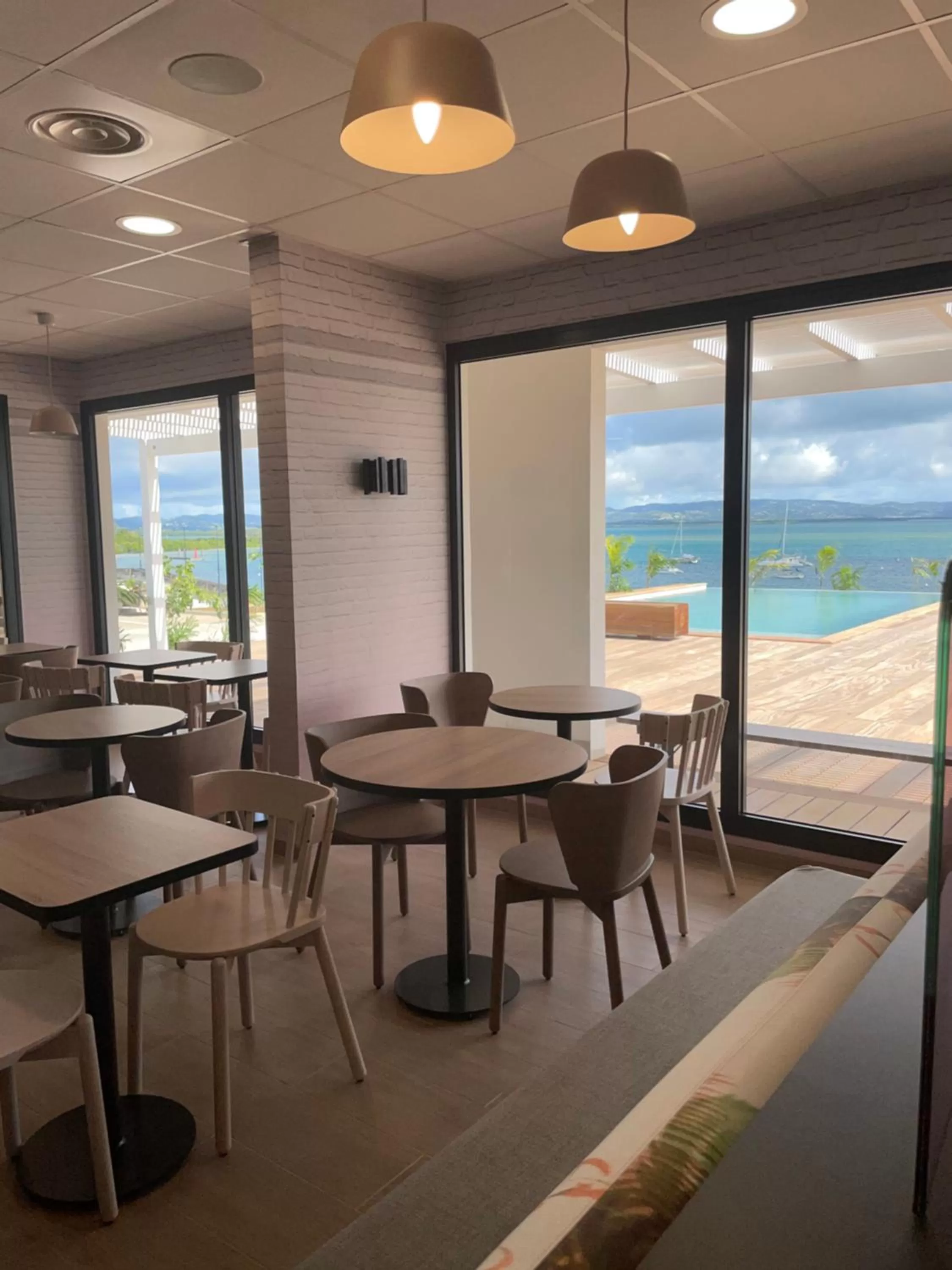Dining area in B&B HOTEL Fort-de-France