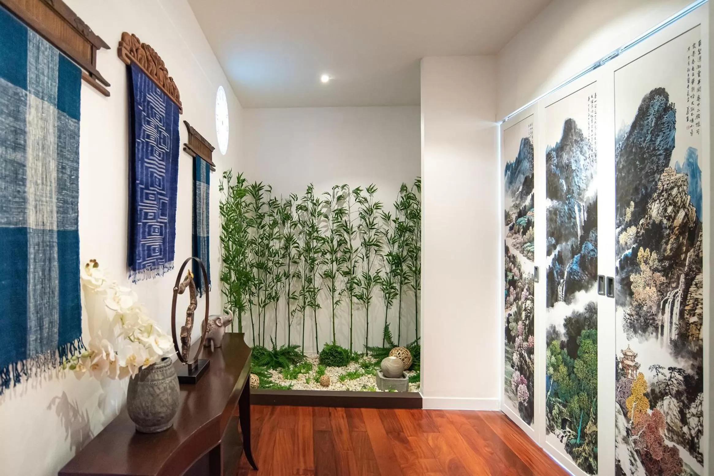 Living room in Benviar Tonson Residence