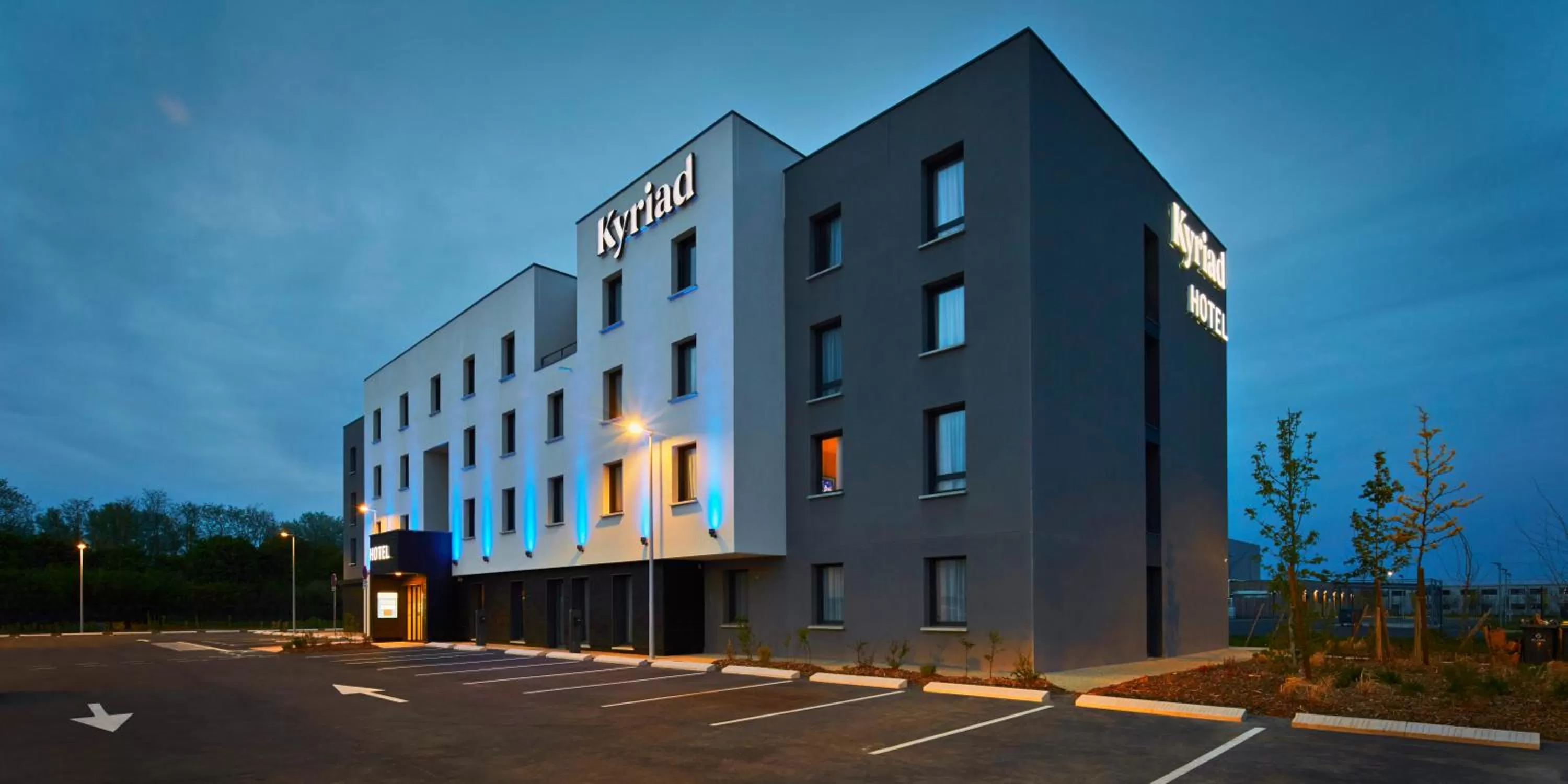 Property building in Kyriad Combs-La-Ville - Senart