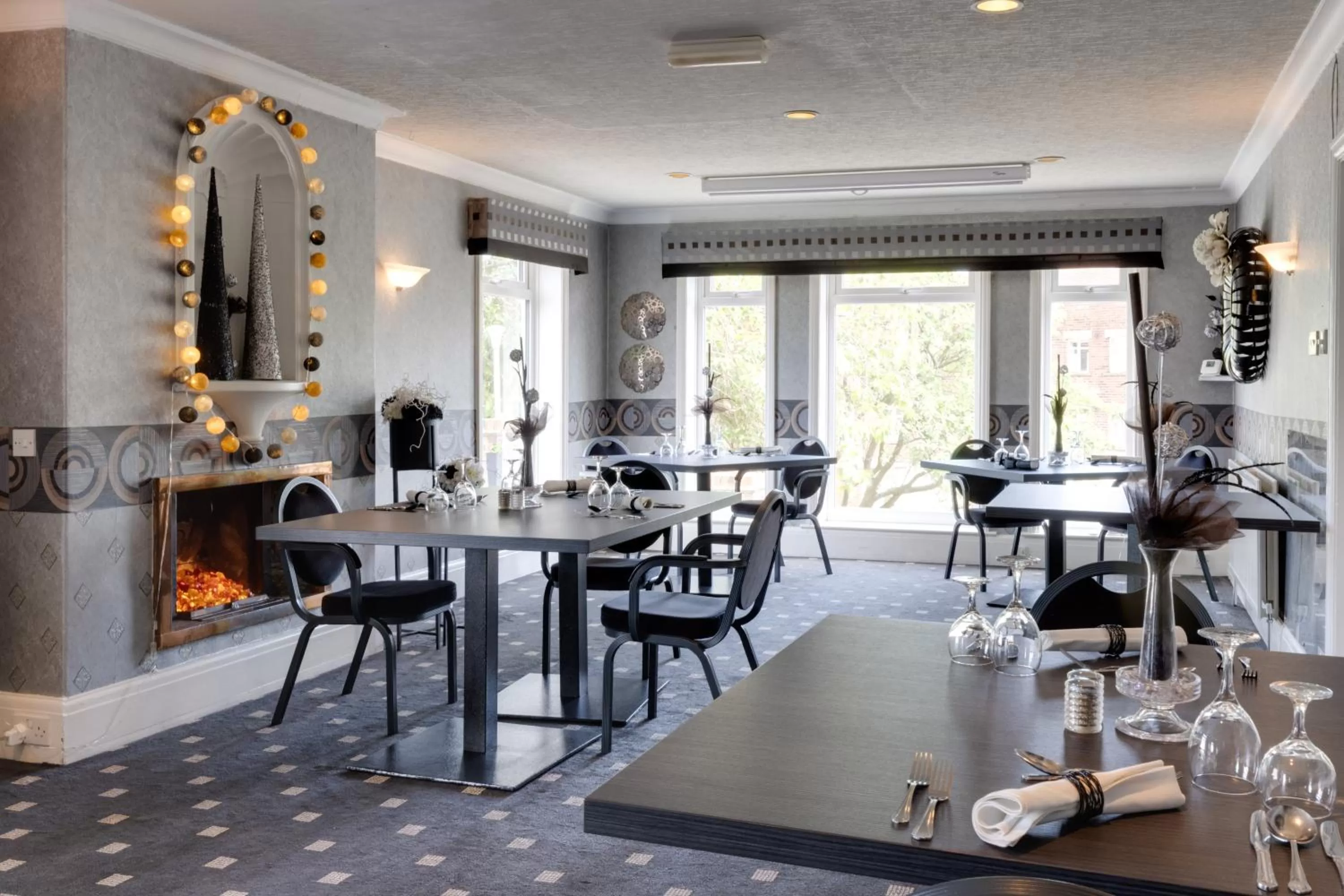 Restaurant/places to eat in Park Manor Hotel