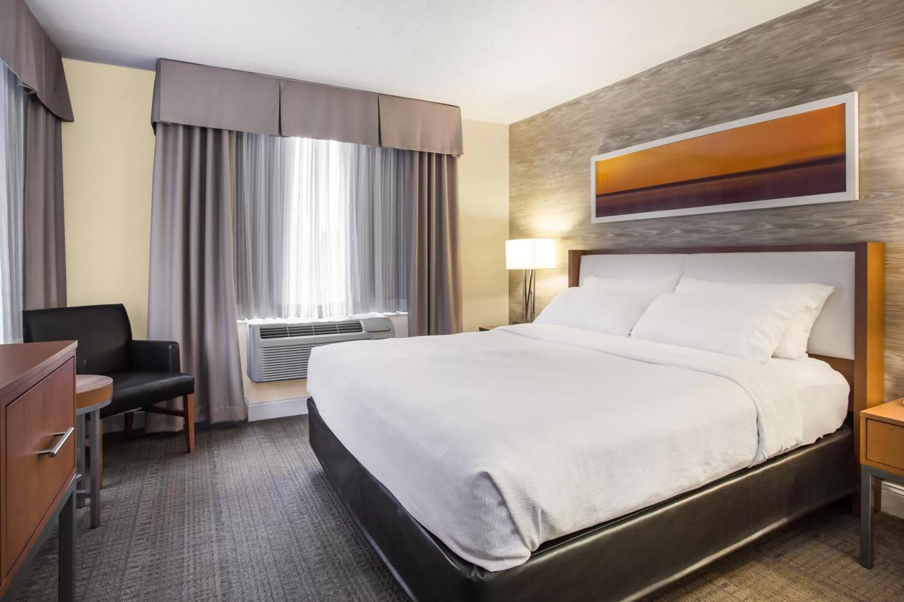 Photo of the whole room, Bed in Holiday Inn Saratoga Springs by IHG