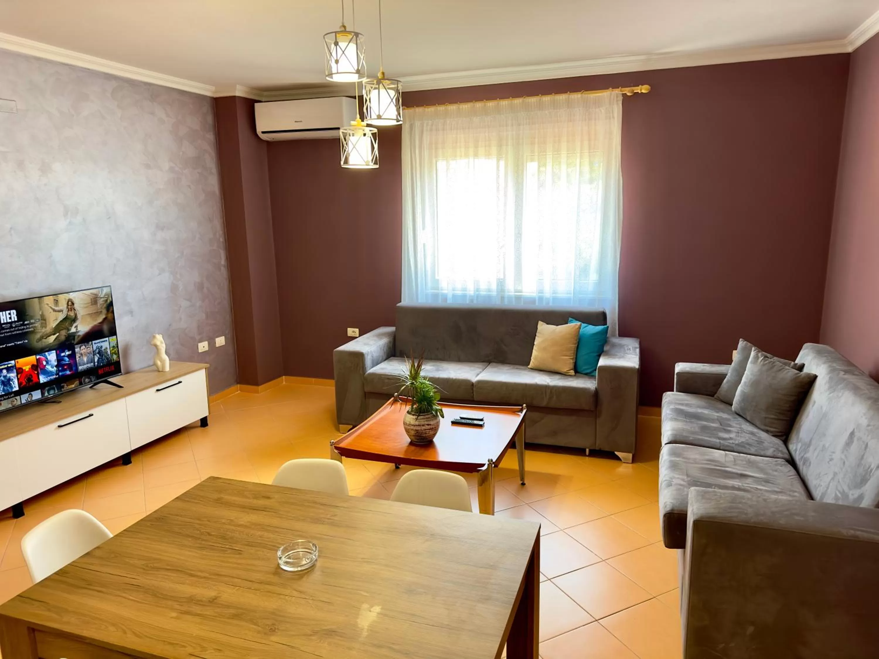 Communal lounge/ TV room in FAMILY SUITE RESIDENCE