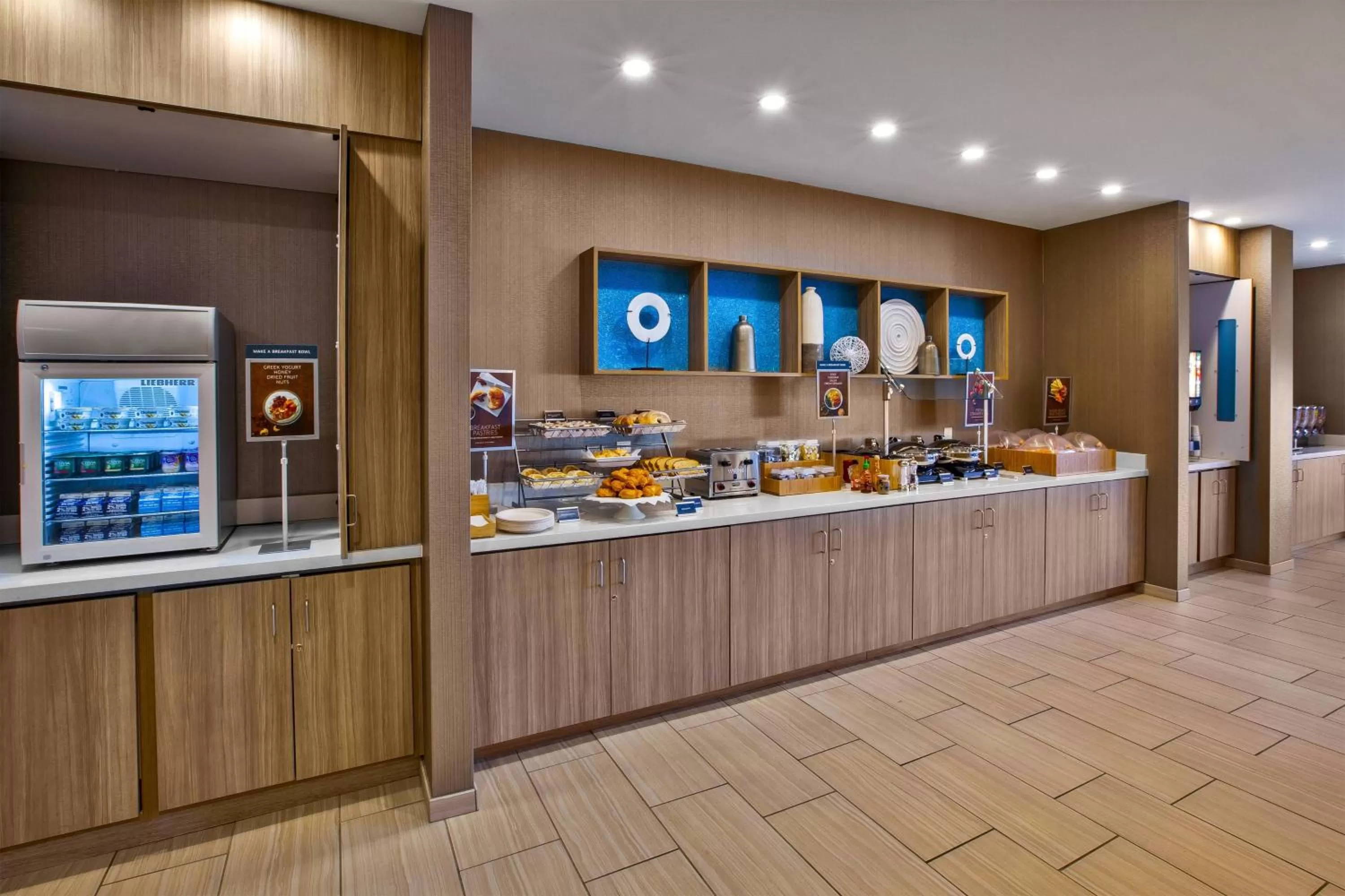 Breakfast in SpringHill Suites by Marriott Pittsburgh Butler/Centre City