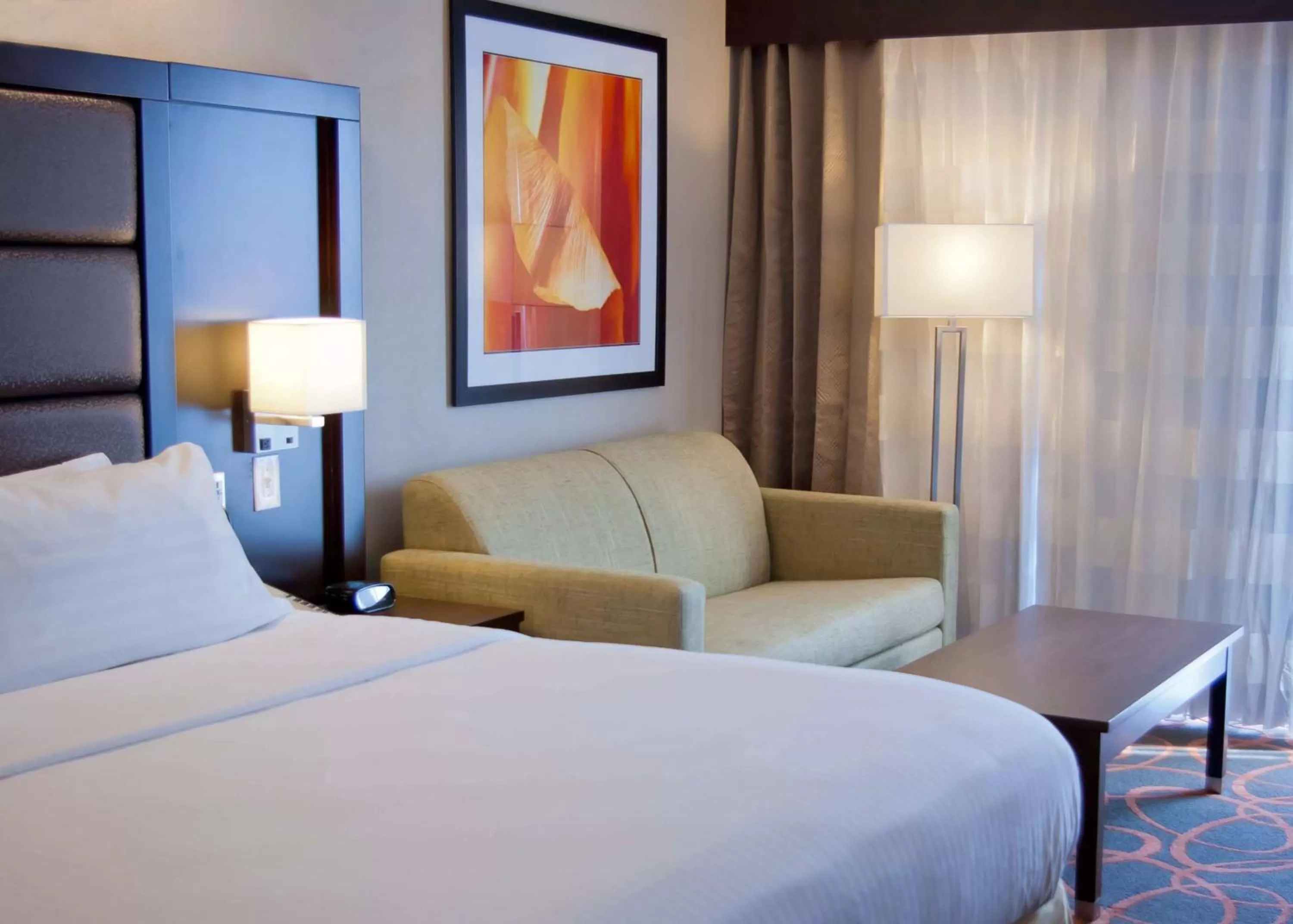 Corner King Room with Shower - Non-Smoking in Best Western Premier Alton-St Louis