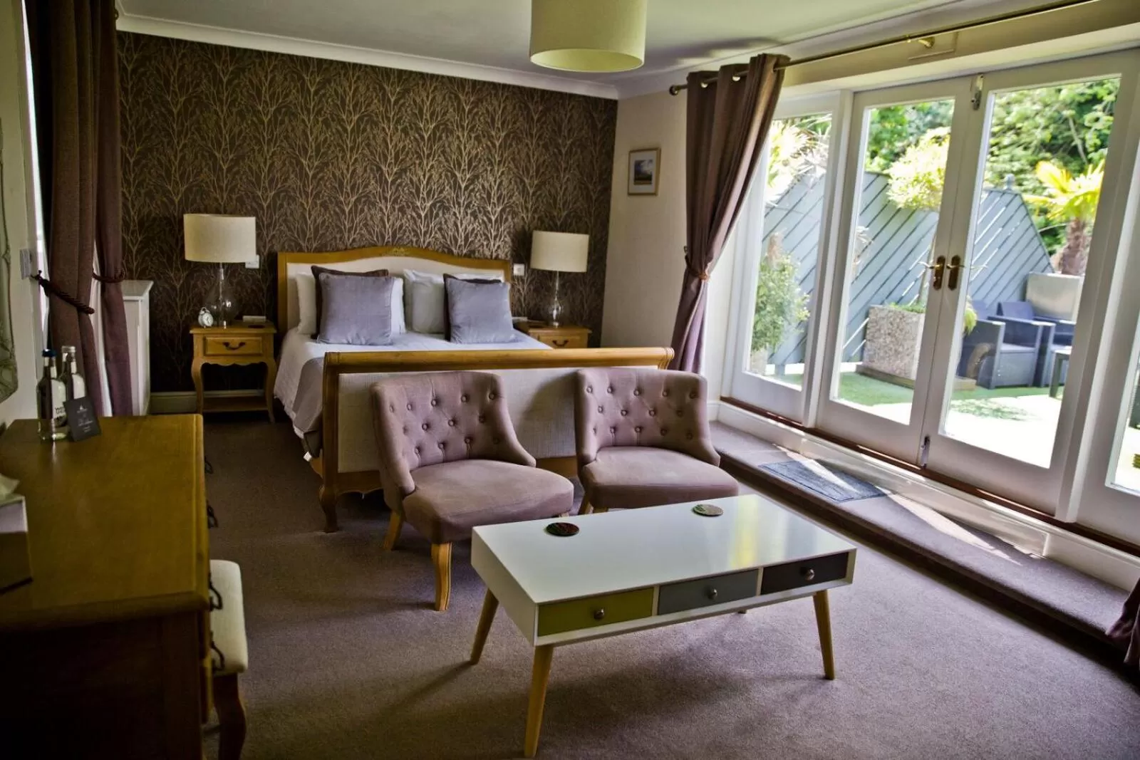 Double Room with Bath in The Charlton Arms