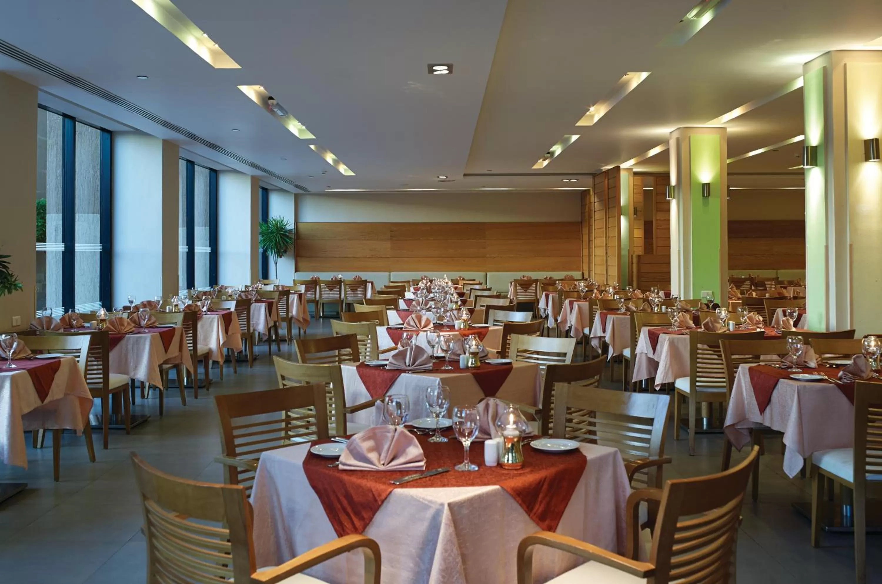 Restaurant/places to eat in Coral Sea Aqua Club Resort