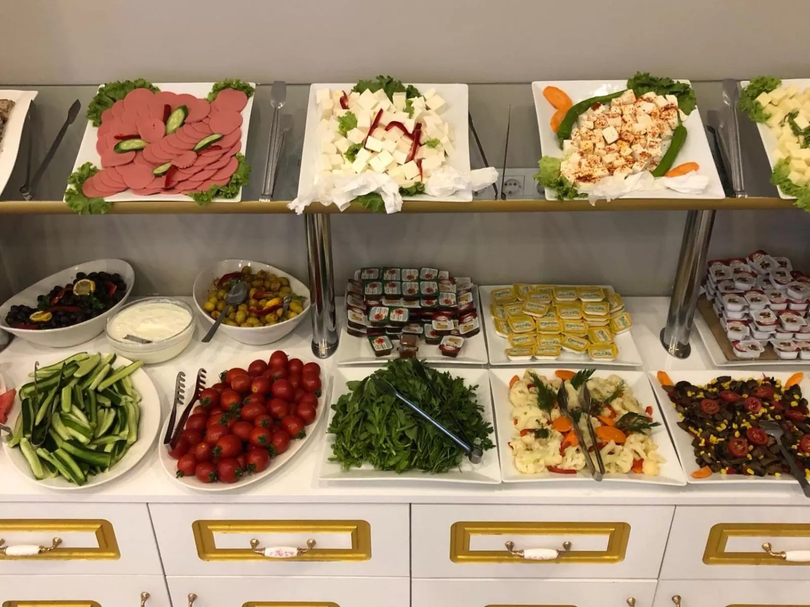 Buffet breakfast in Şehir Hotel Old City