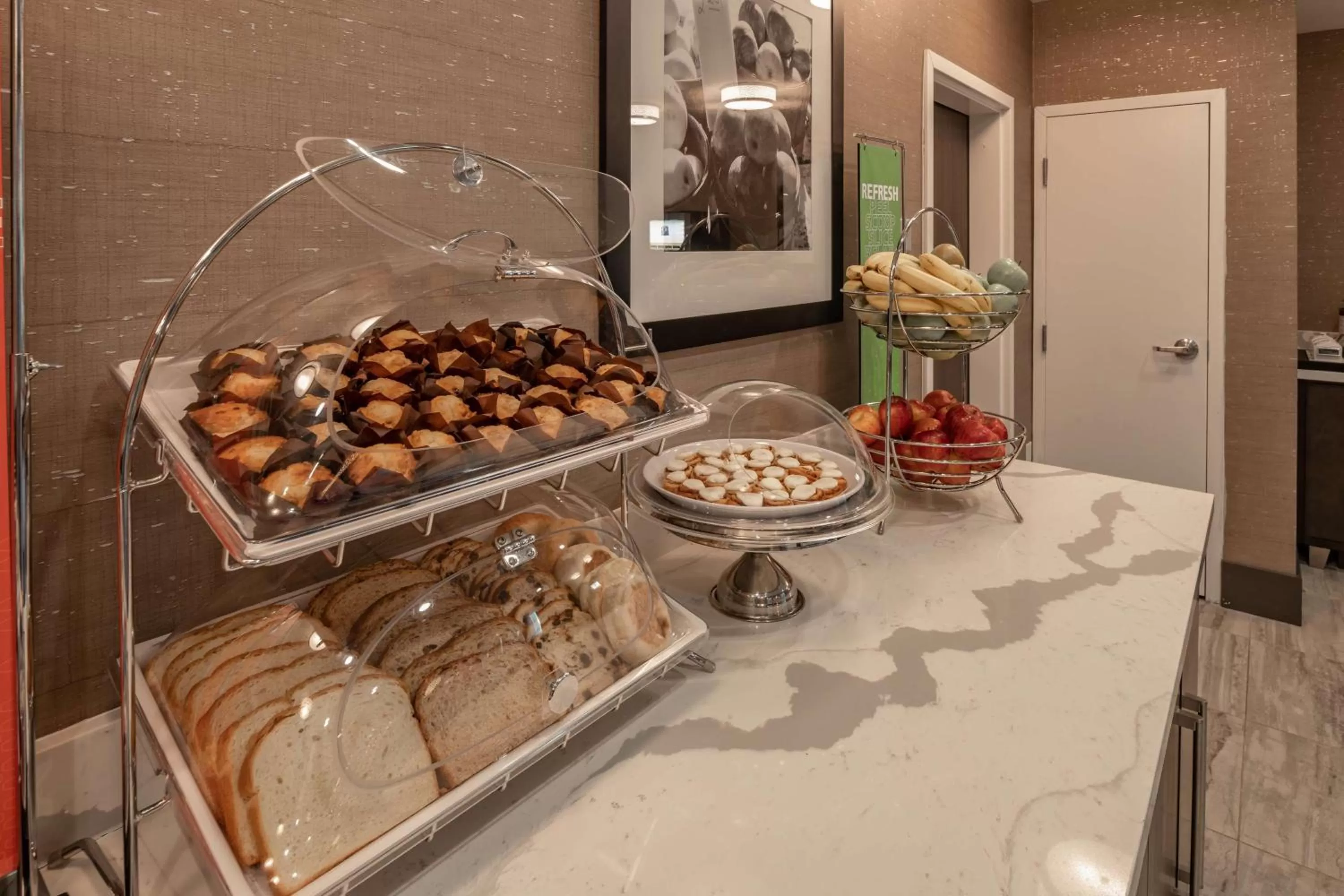 Breakfast in Hampton Inn & Suites Dallas/Plano Central