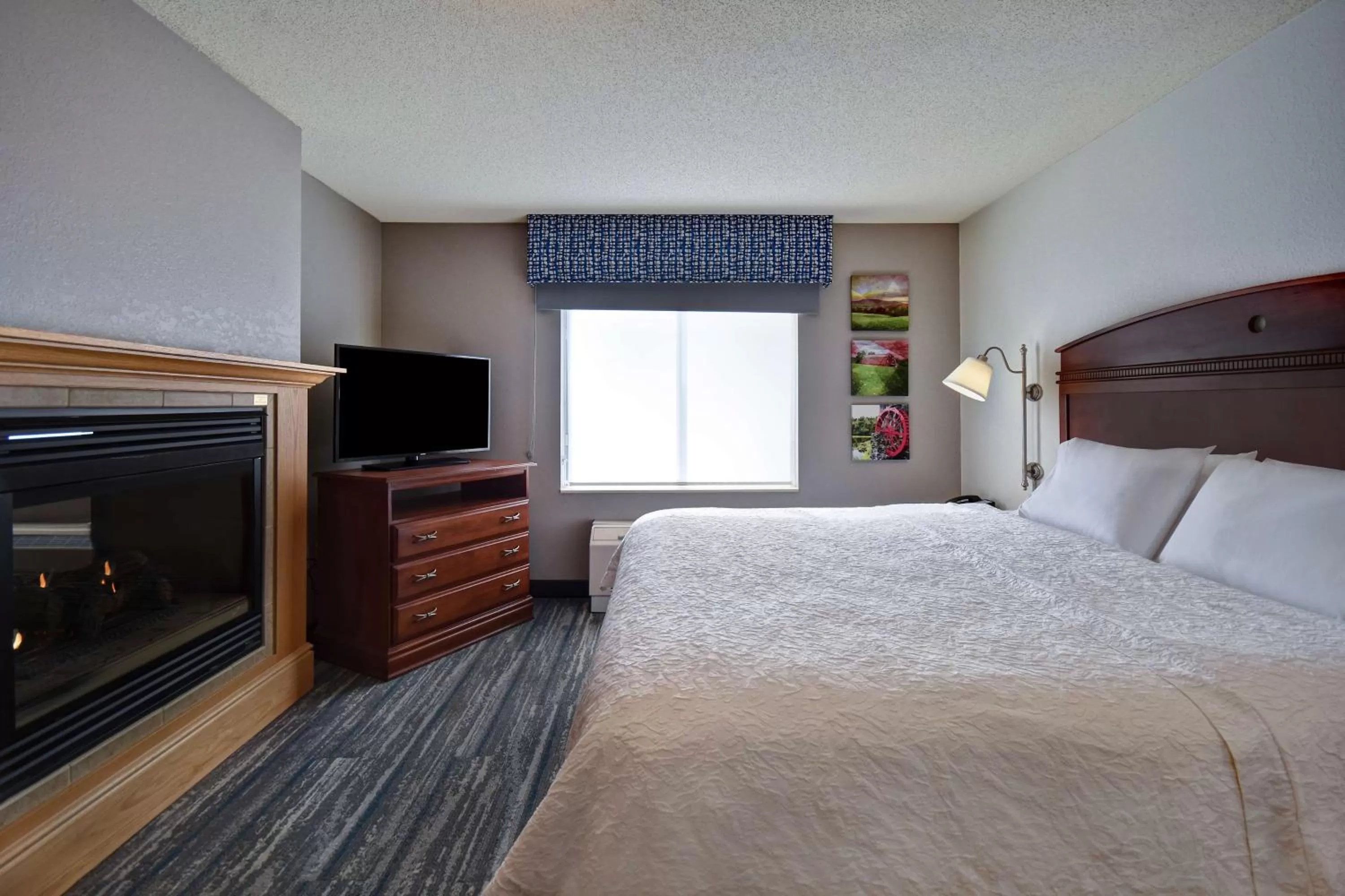 Bedroom, Bed in Hampton Inn Rutland/Killington