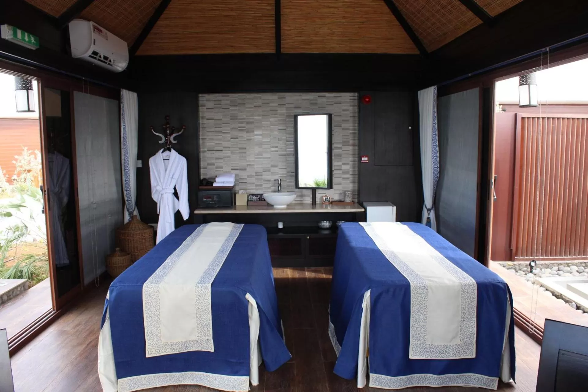 Spa and wellness centre/facilities, Bed in The Ritz-Carlton Ras Al Khaimah, Al Hamra Beach