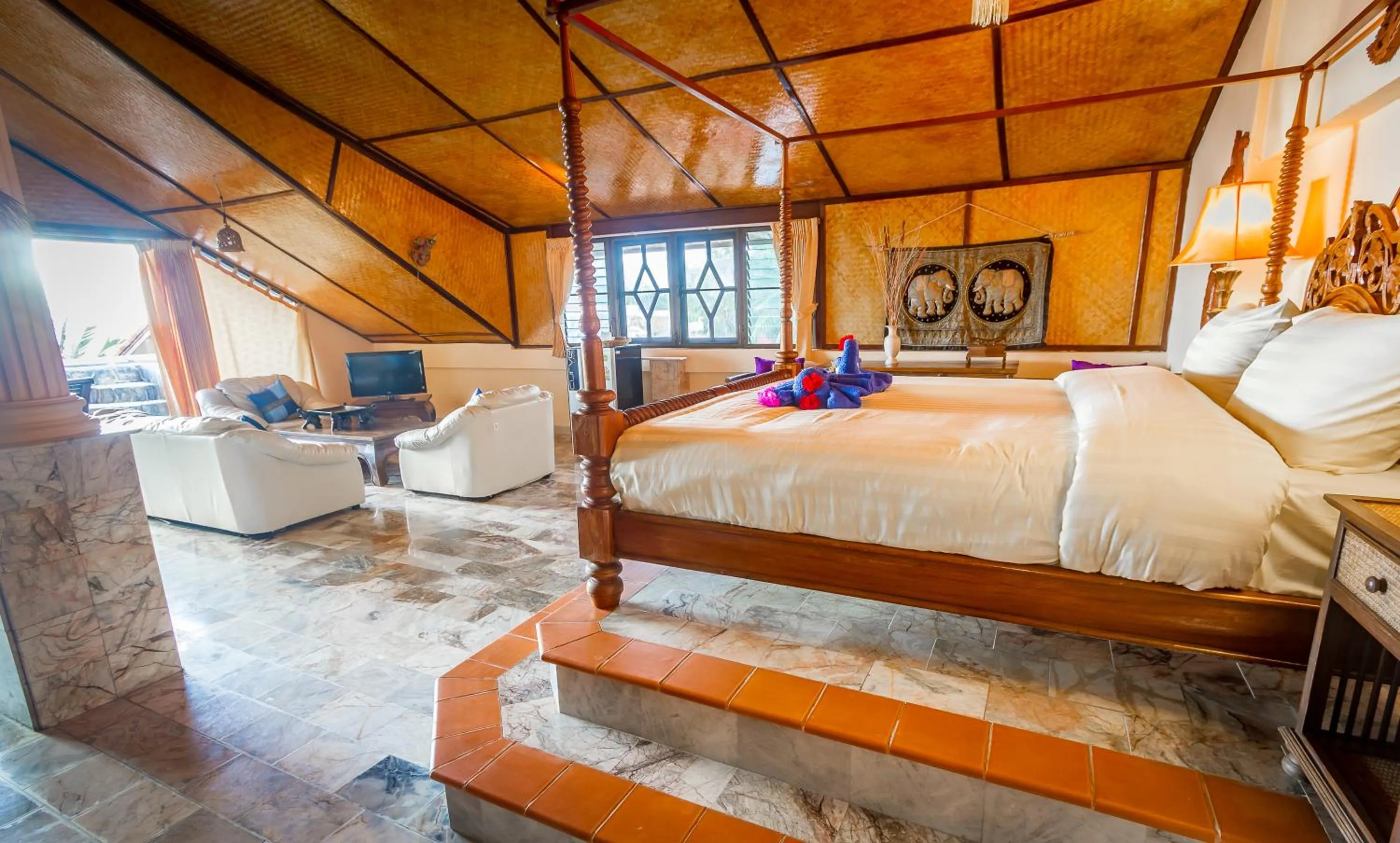 Bedroom, Bed in Laguna Beach Club Resort