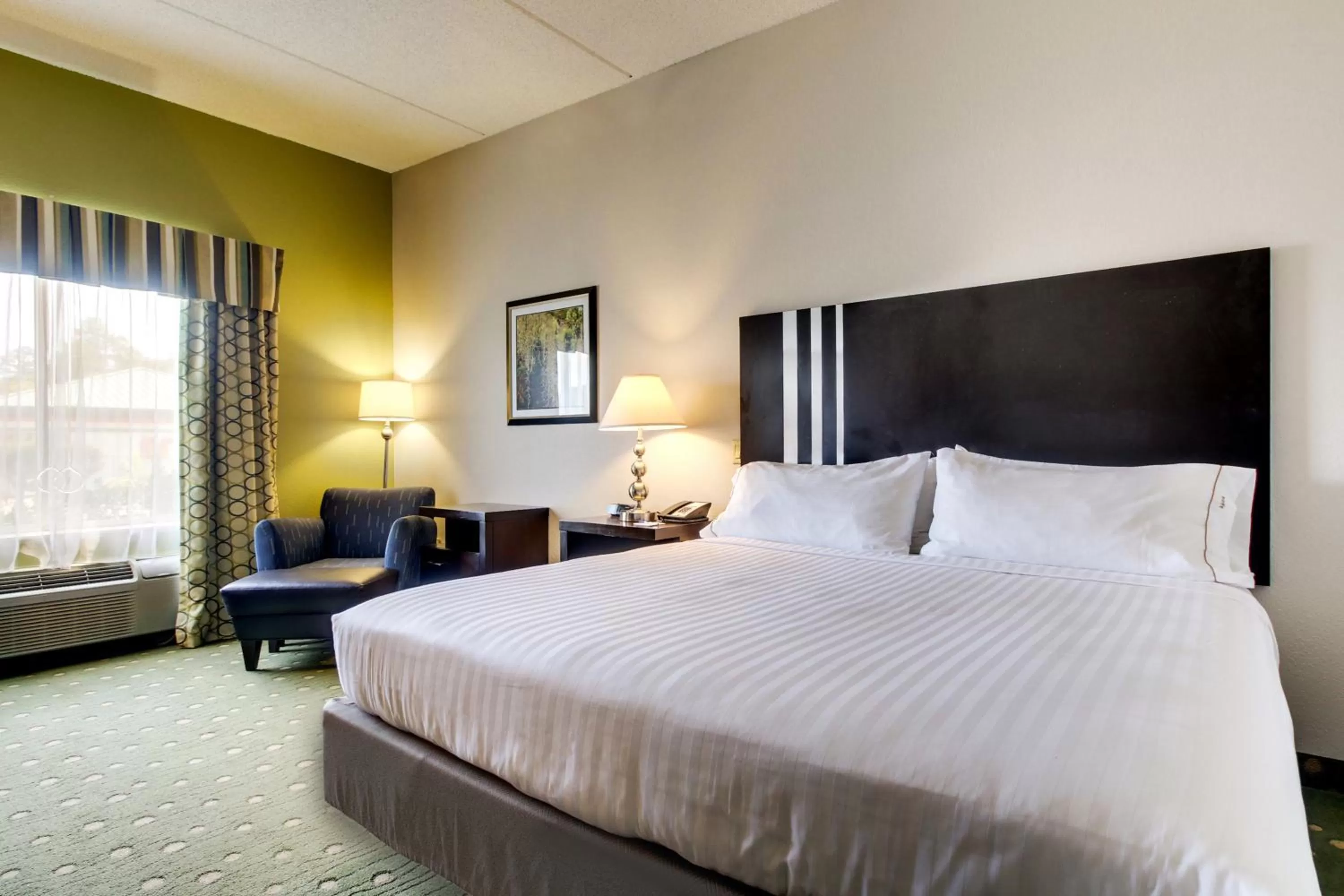 Photo of the whole room, Bed in Holiday Inn Express Hotel & Suites Live Oak by IHG