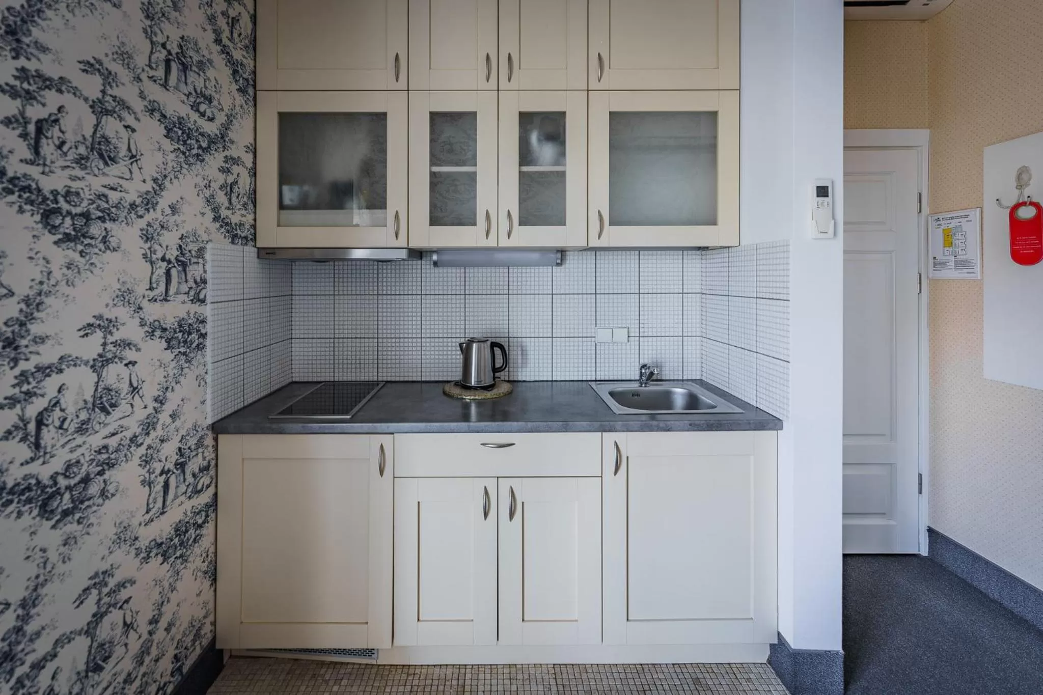 Coffee/tea facilities in Moon Garden Old Town Hotel