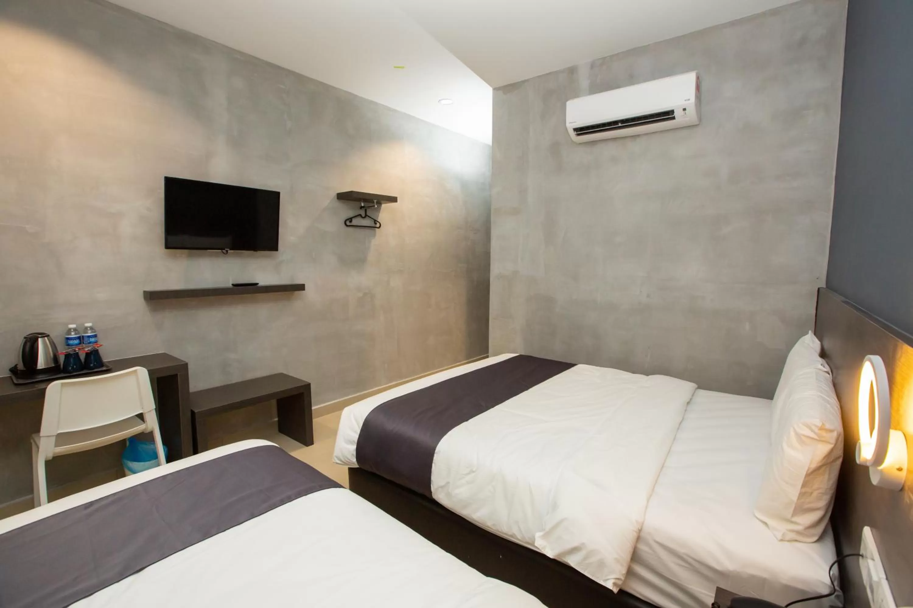 Bed in 1 Hotel Signature