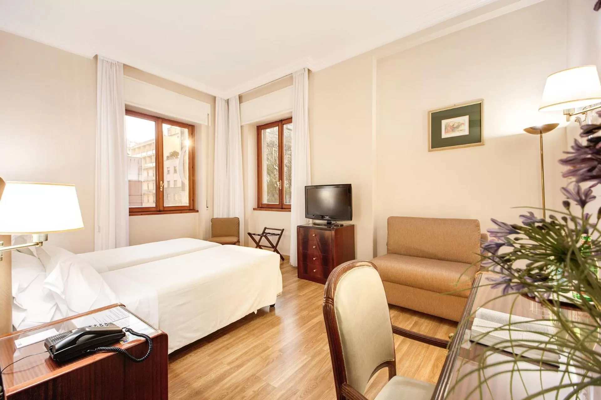 Photo of the whole room, Bed in Hotel Bristol