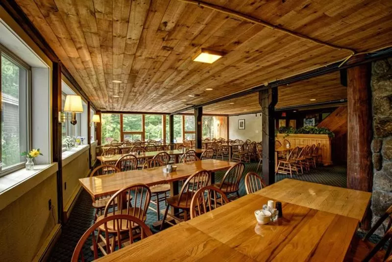 Restaurant/places to eat in Snowy Owl Inn