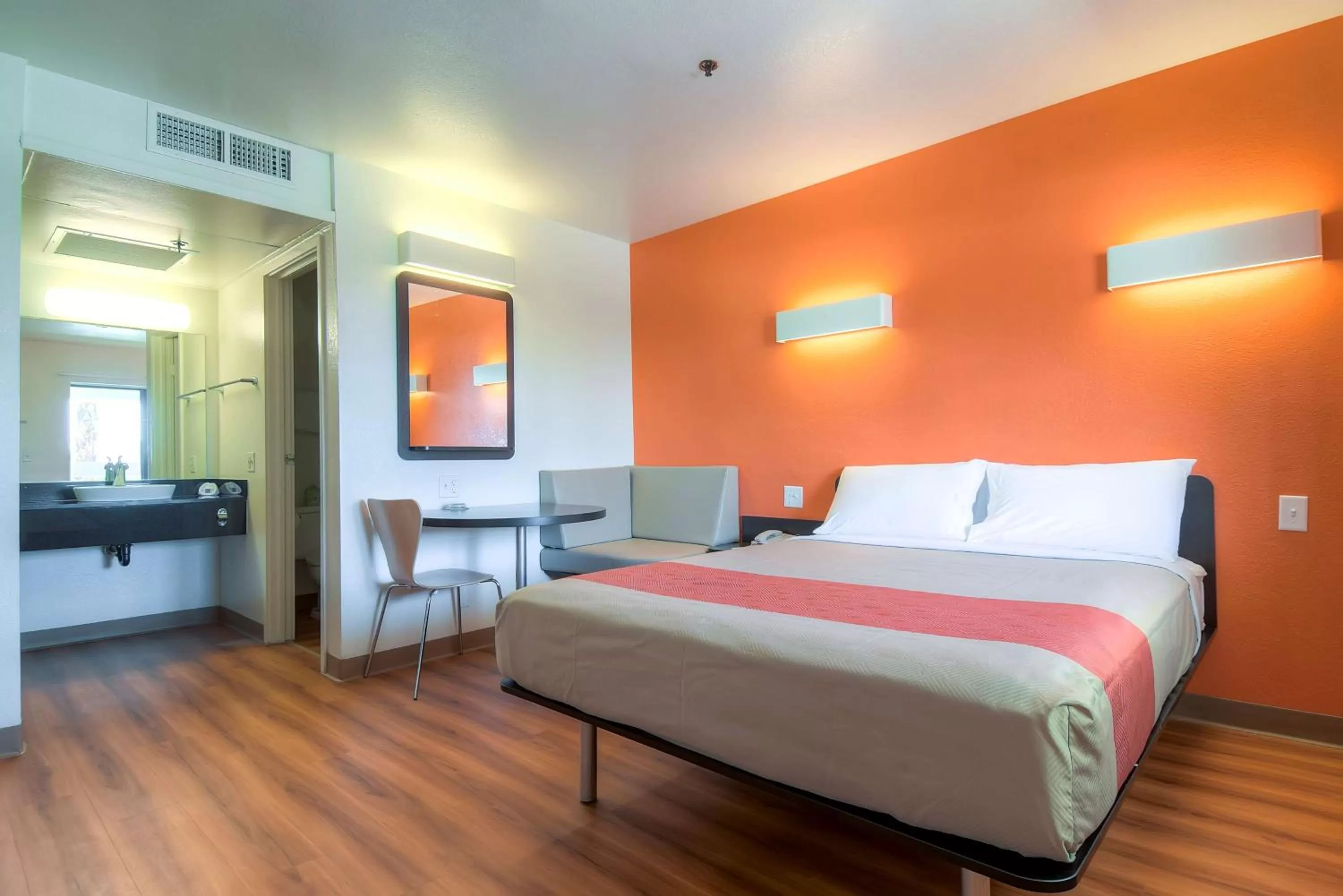 Bedroom, Bed in Motel 6-Palm Springs, CA - Downtown