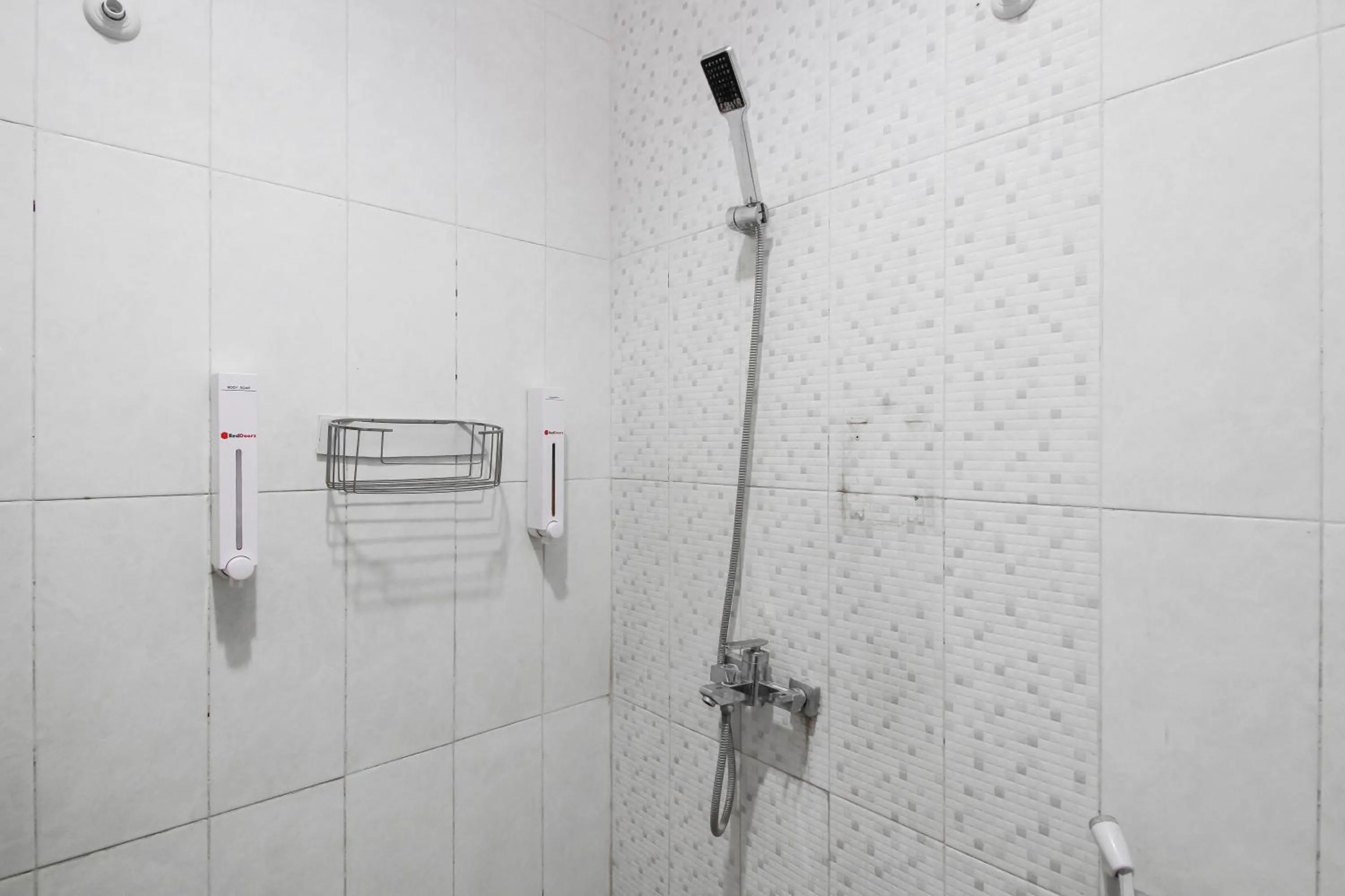 Bathroom in RedDoorz near Goa Sunyaragi