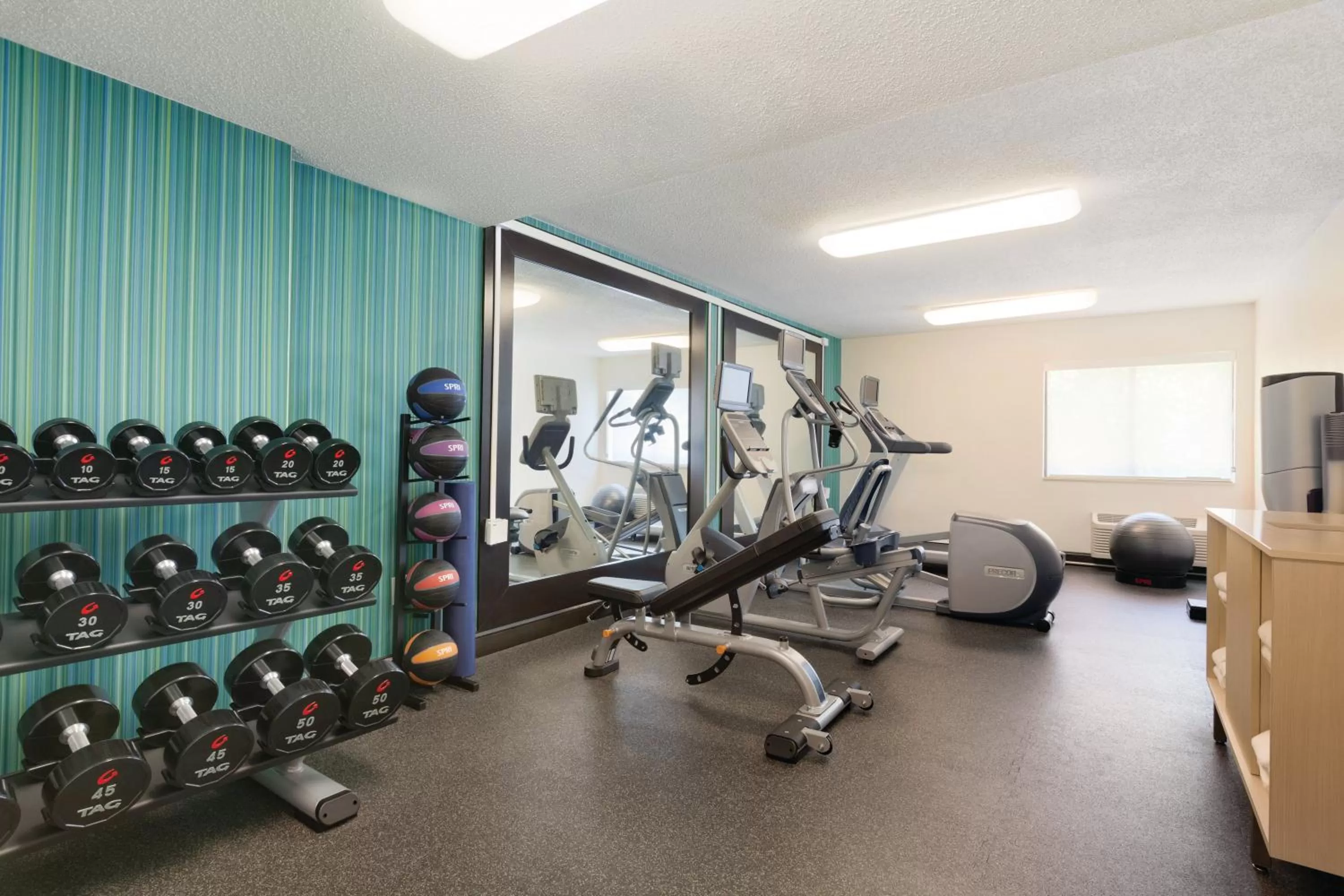 Spa and wellness centre/facilities in Holiday Inn Express Hartford South - Rocky Hill by IHG