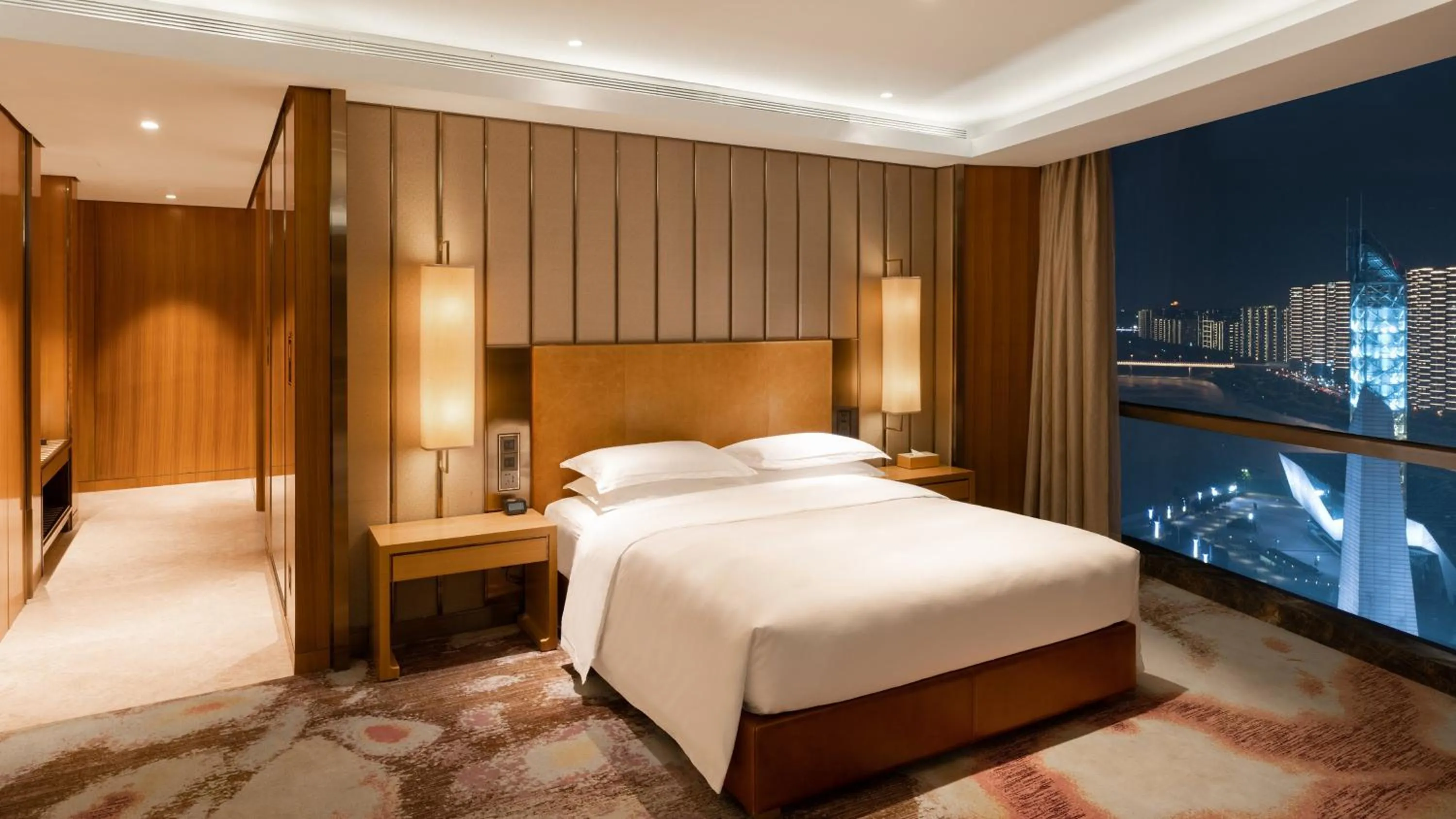 Photo of the whole room, Bed in InterContinental Changsha